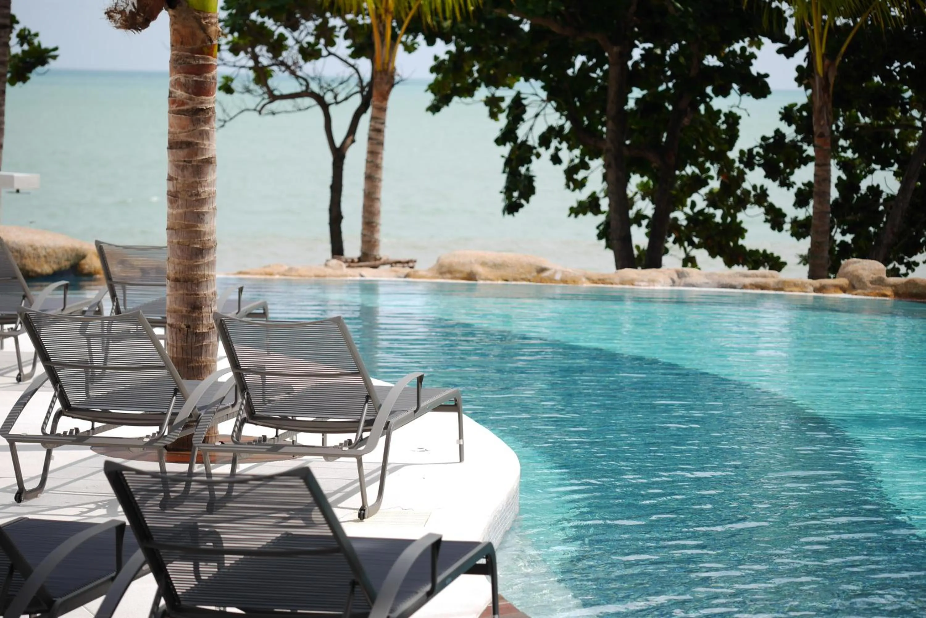Swimming pool in White Sand Samui Resort