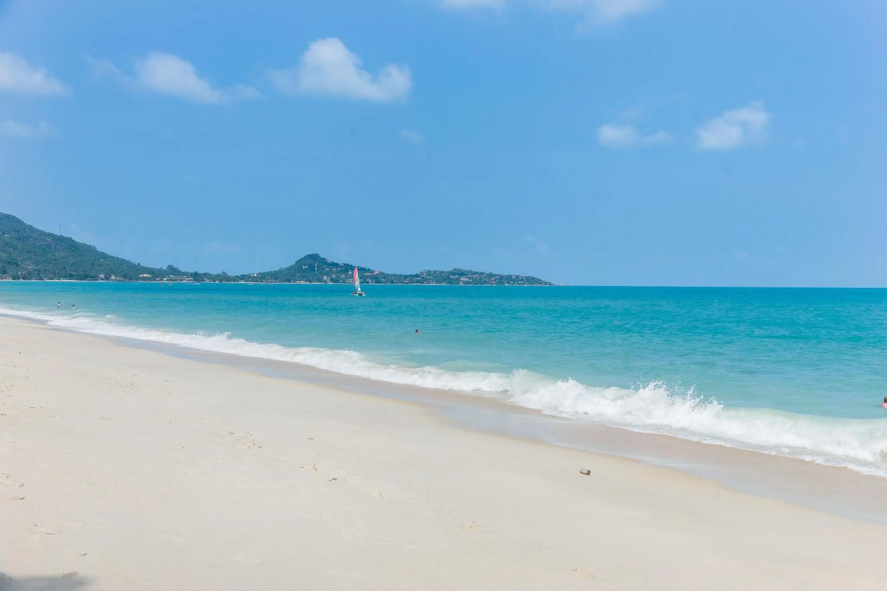 Beach in White Sand Samui Resort