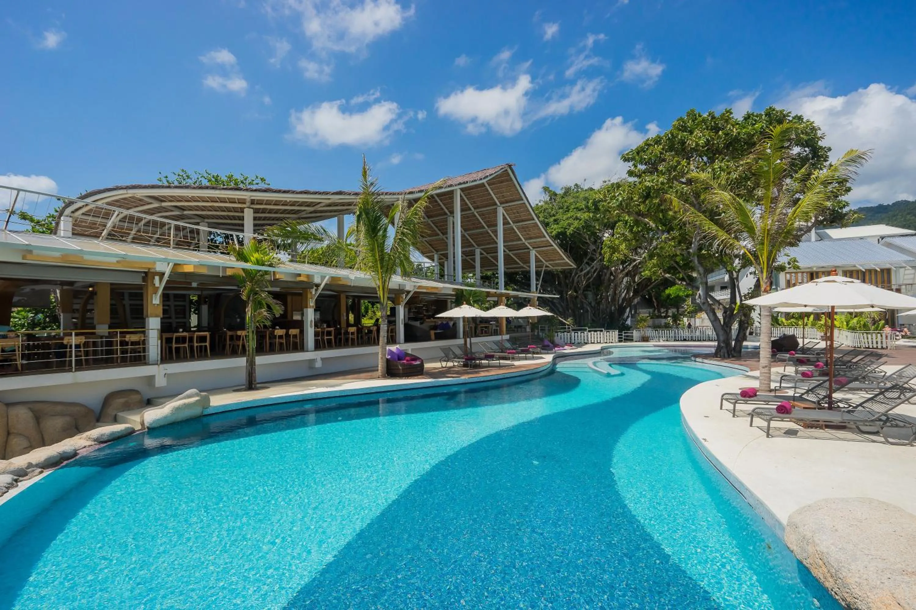 Swimming pool in White Sand Samui Resort