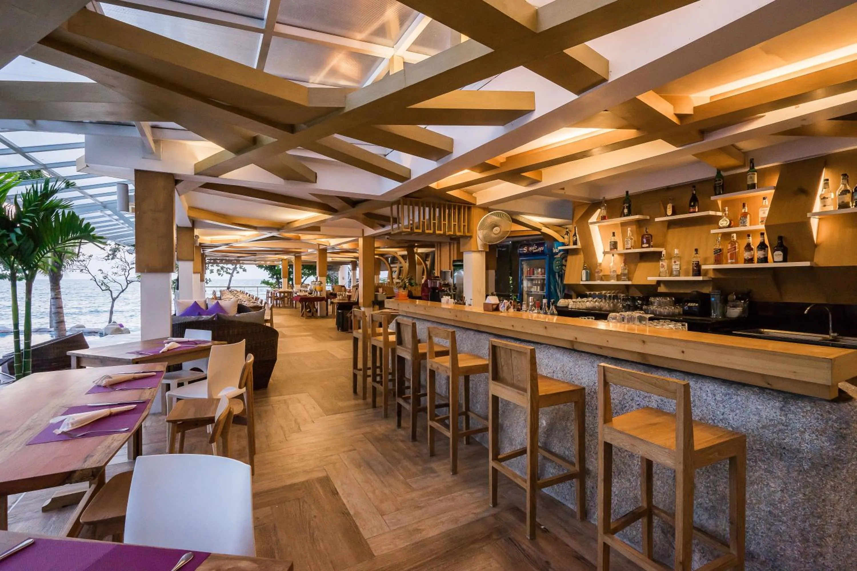 Restaurant/places to eat in White Sand Samui Resort