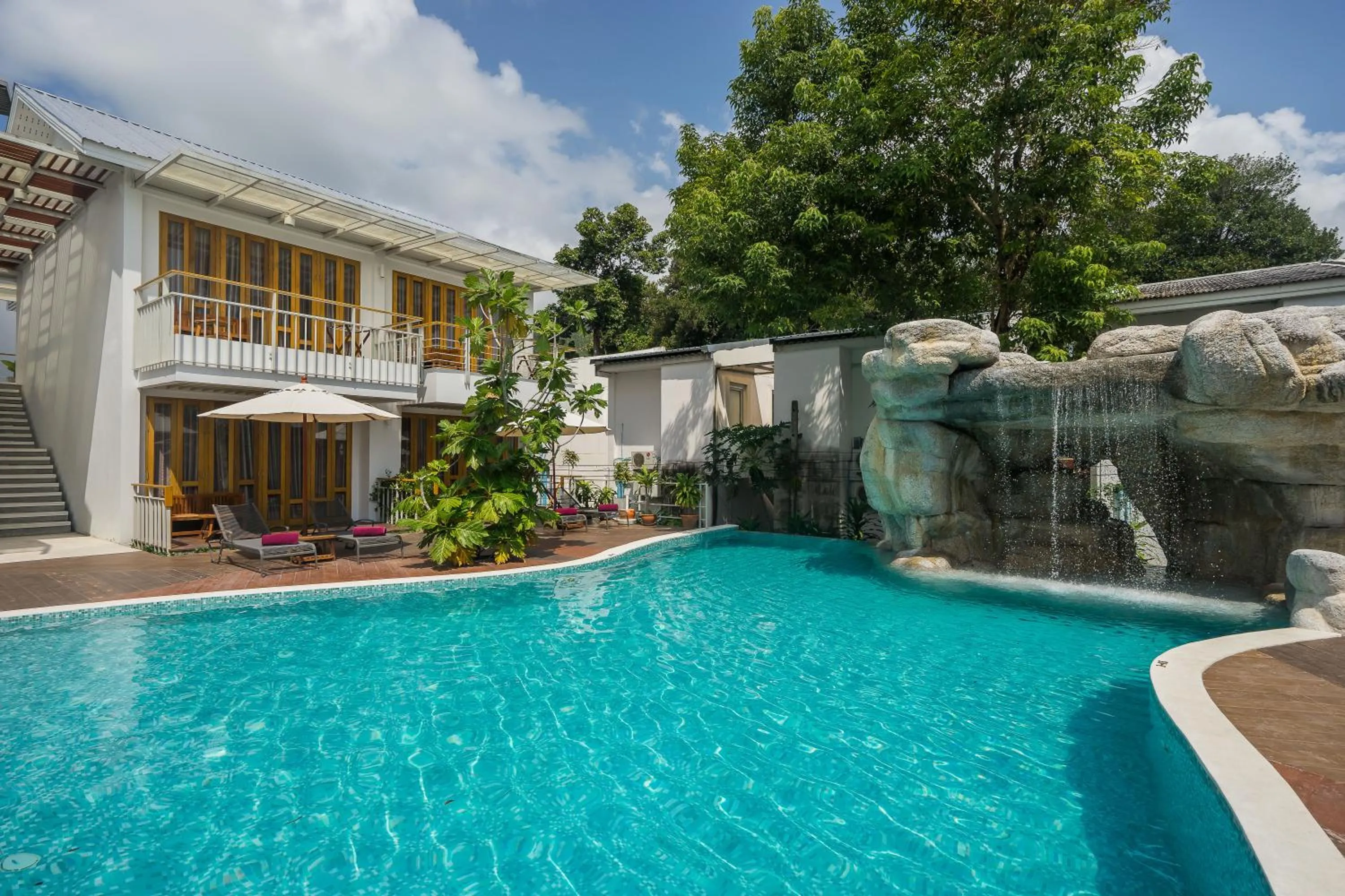 Swimming pool in White Sand Samui Resort
