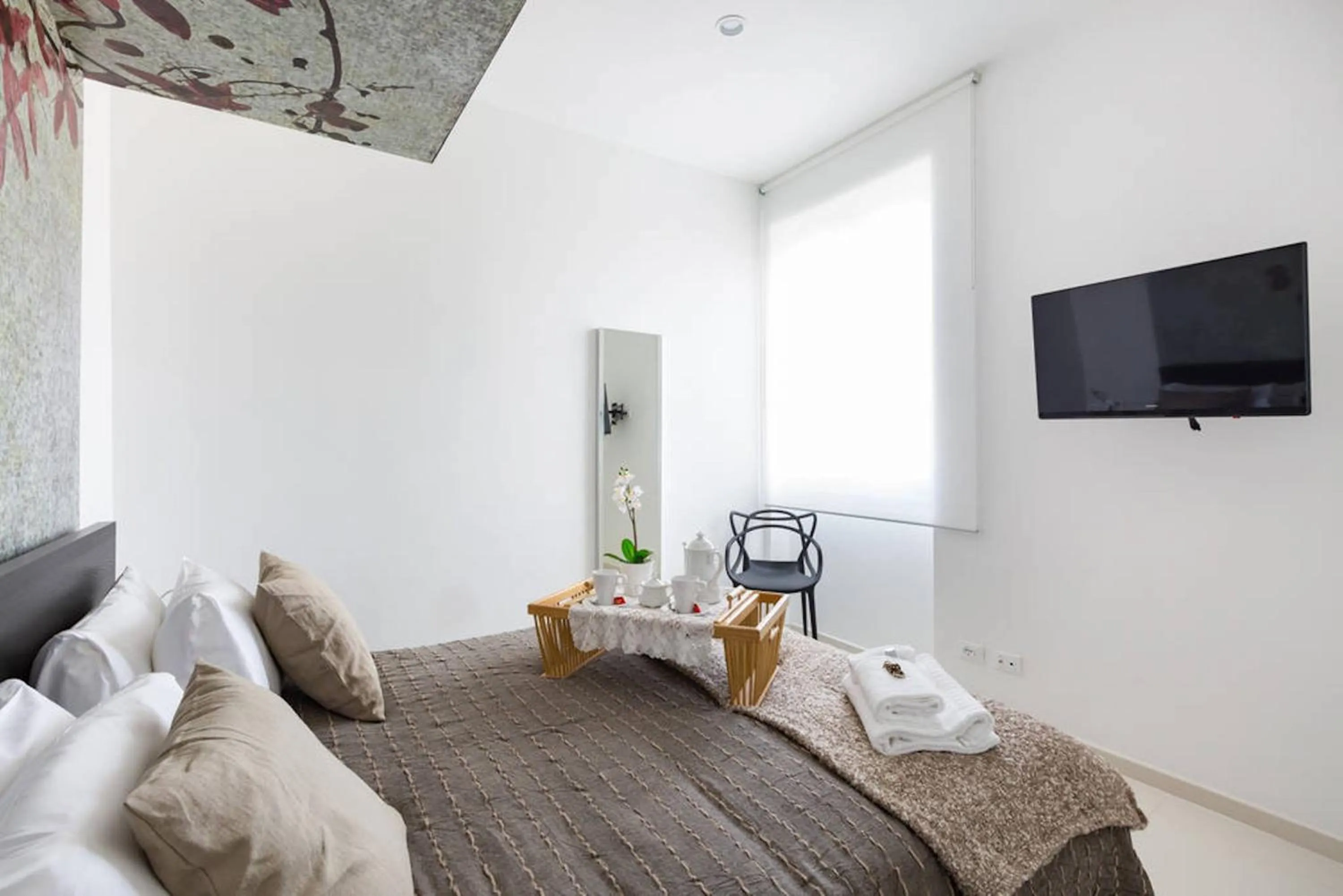 TV and multimedia in The Royal Crown