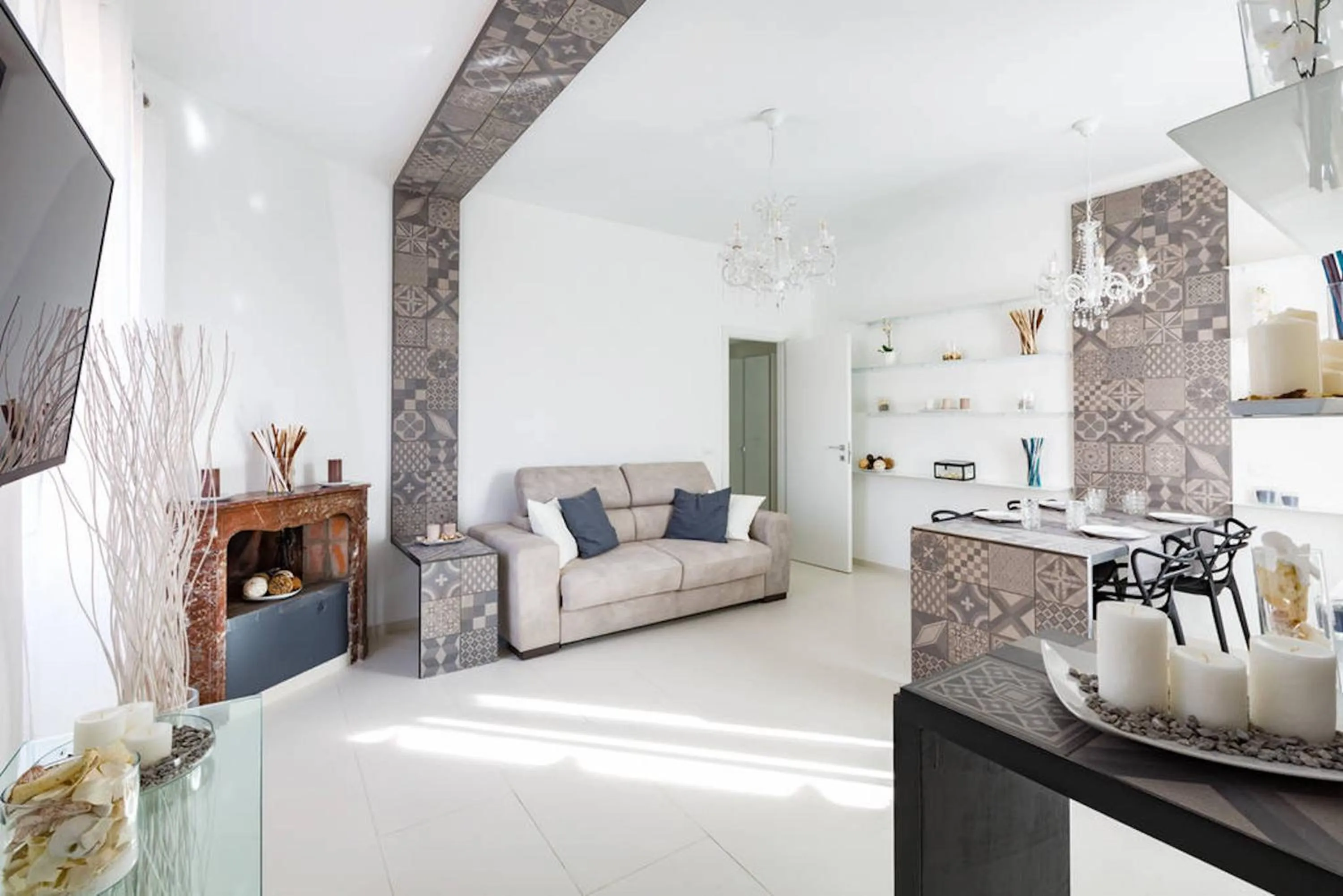 TV and multimedia in The Royal Crown