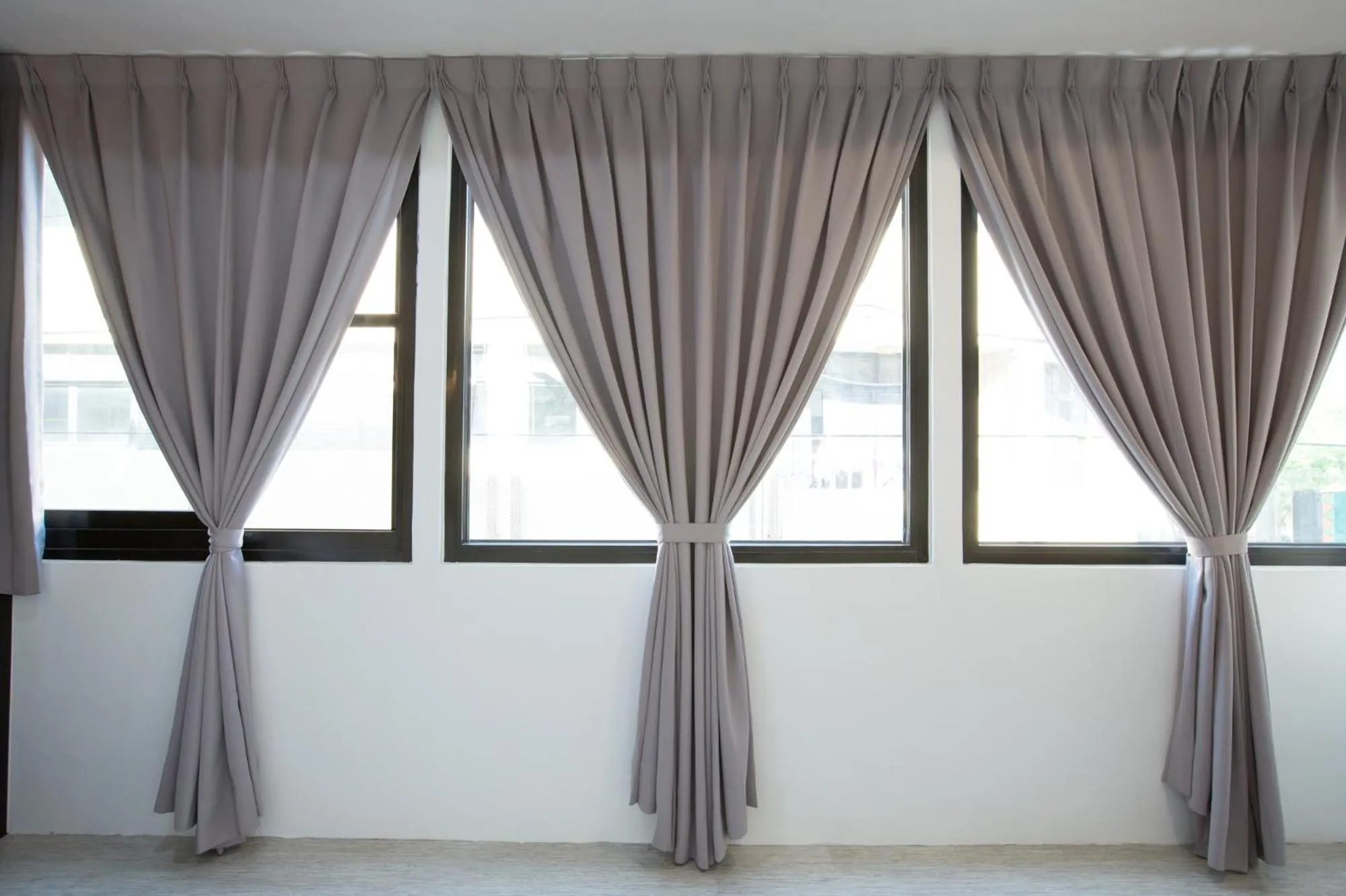 Decorative detail in Live in the Happiness