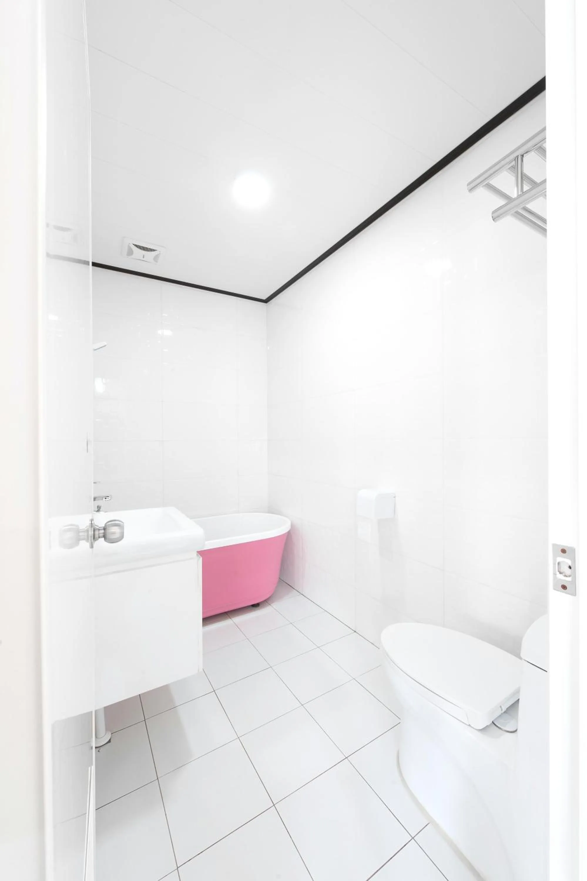 Bathroom in Live in the Happiness