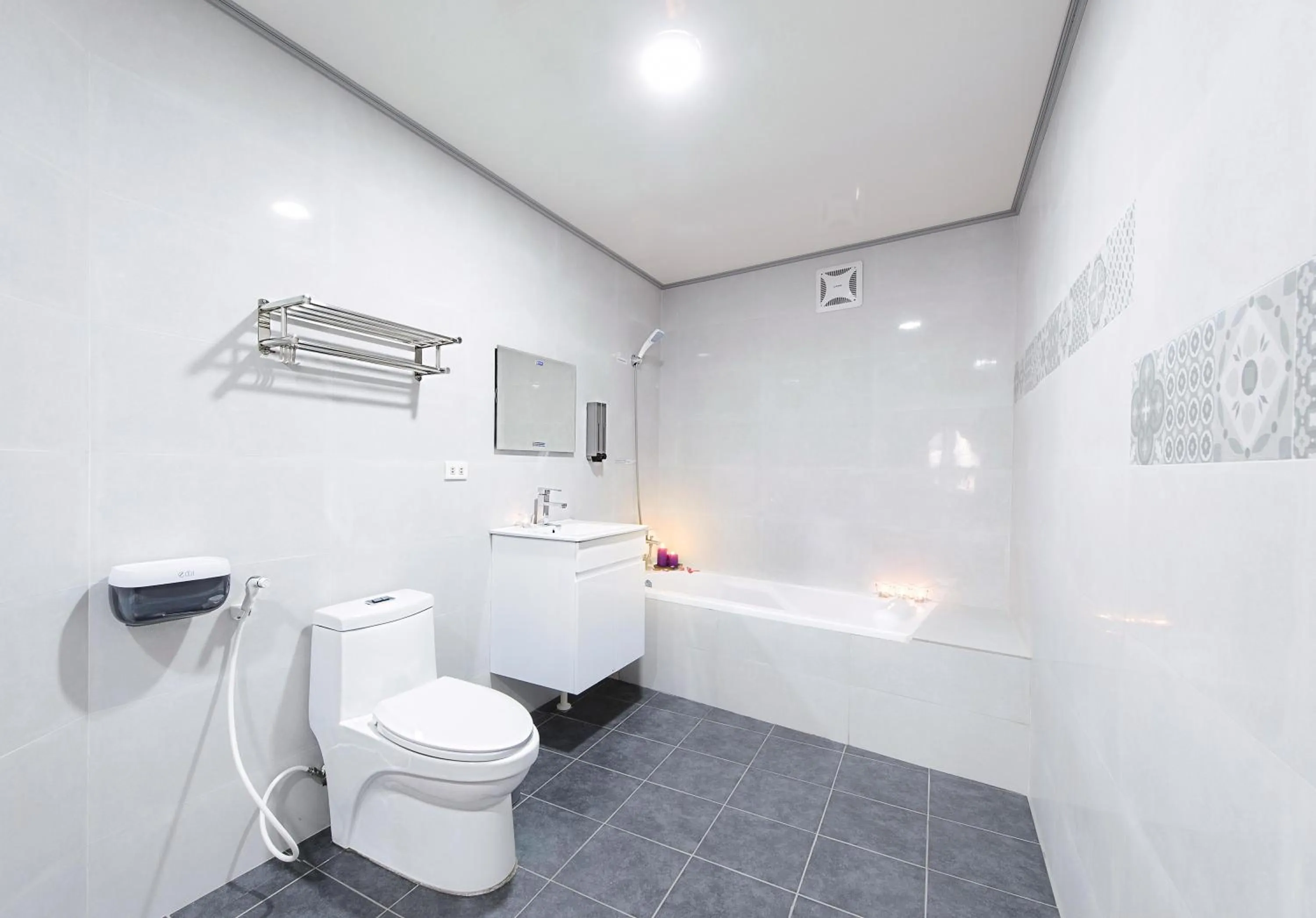 Bathroom in Live in the Happiness