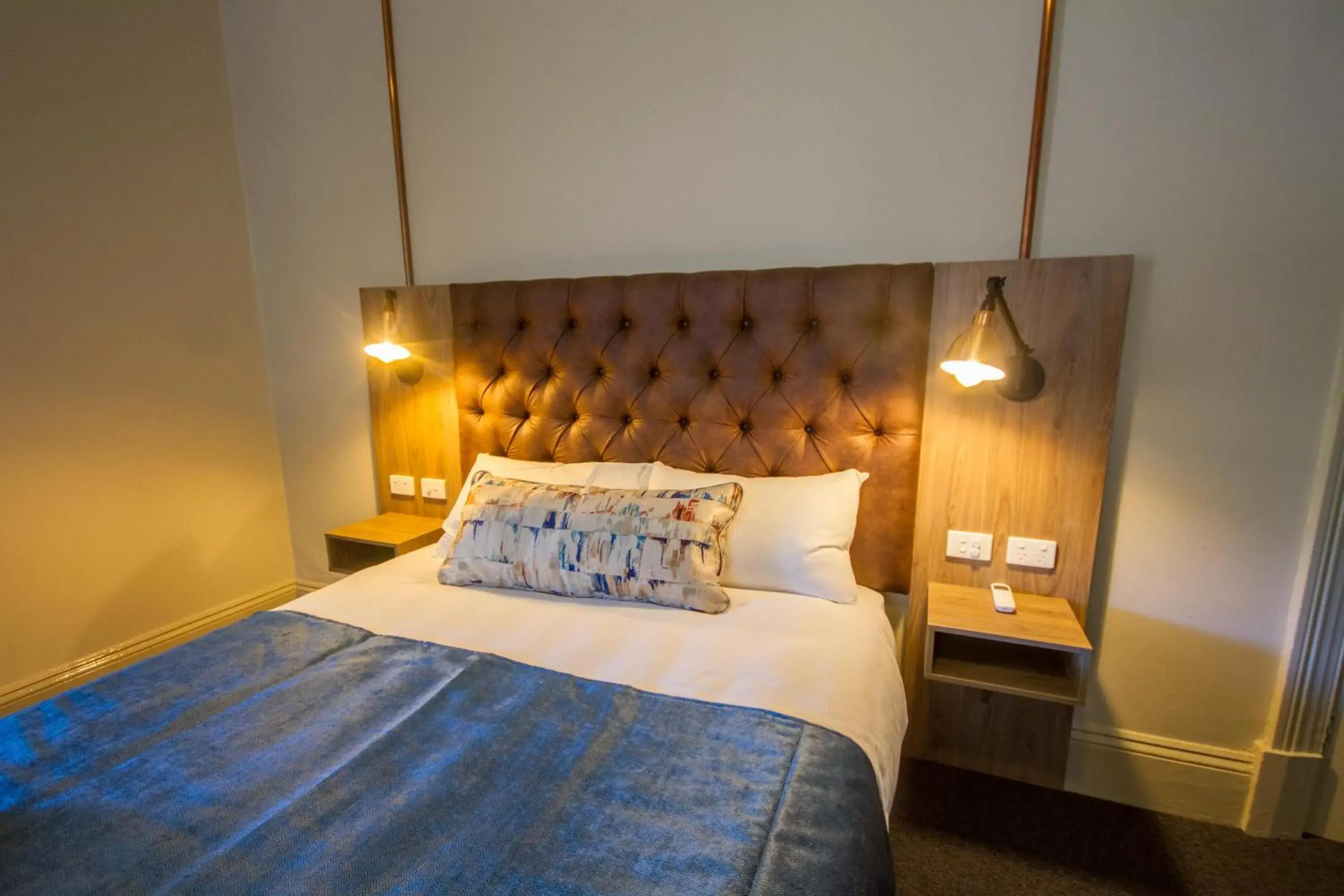 Queen Room with Shared Bathroom in Pretoria Hotel Queen Room with Shared Bathroom in Pretoria Hotel