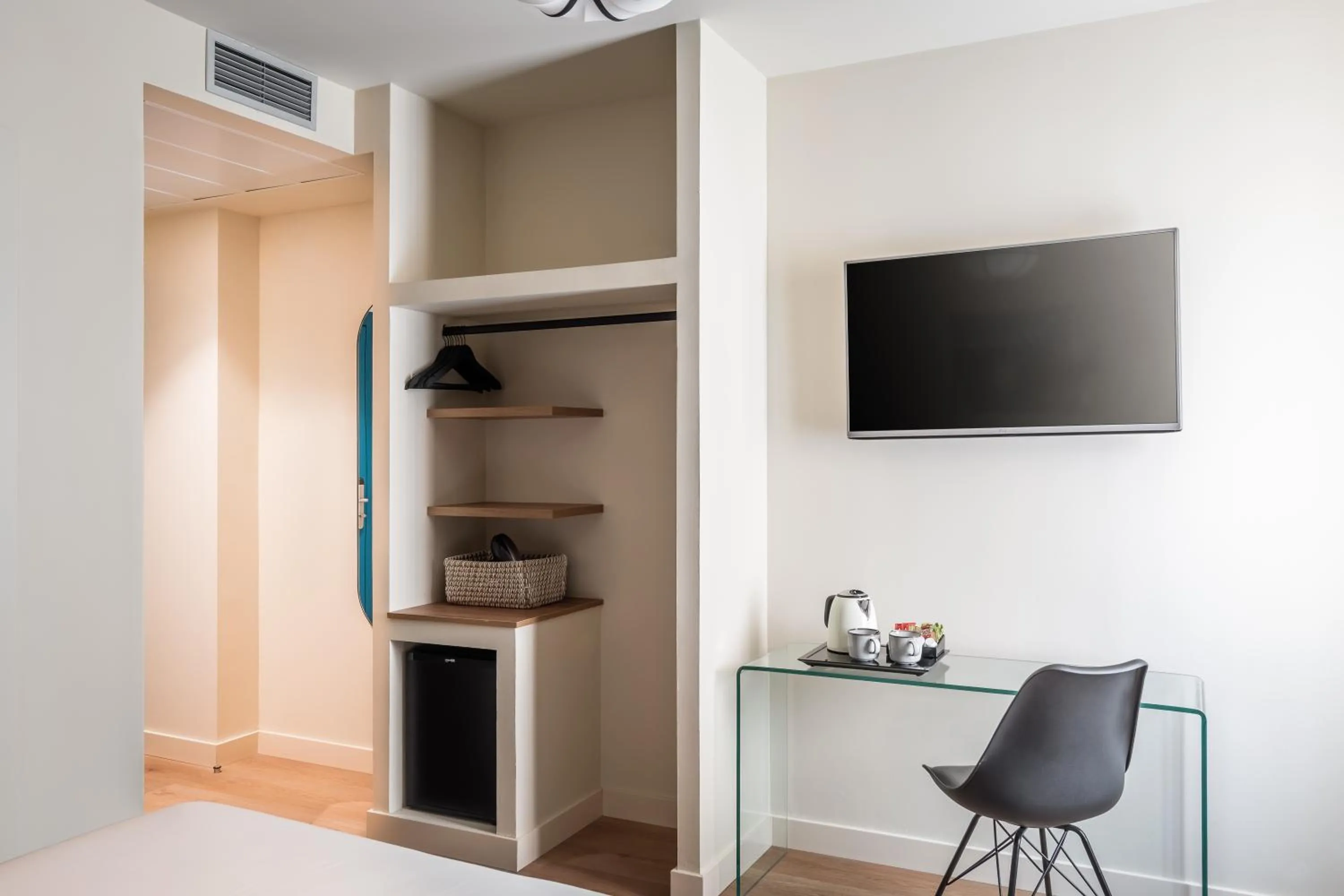 Photo of the whole room in BYPILLOW Amari