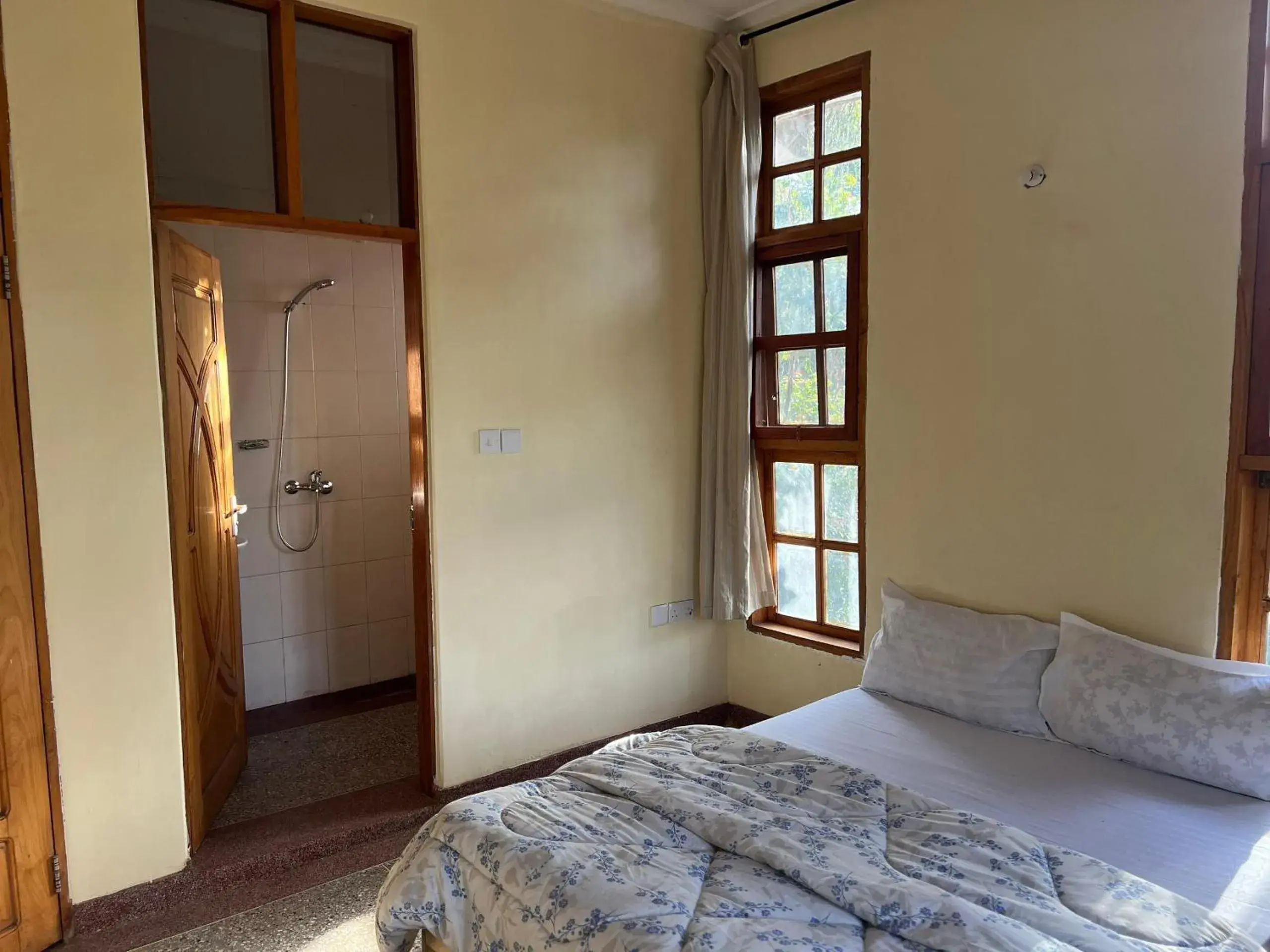 Budget Double Room in The Paradise Inn Kilimanjaro Budget Double Room in The Paradise Inn Kilimanjaro