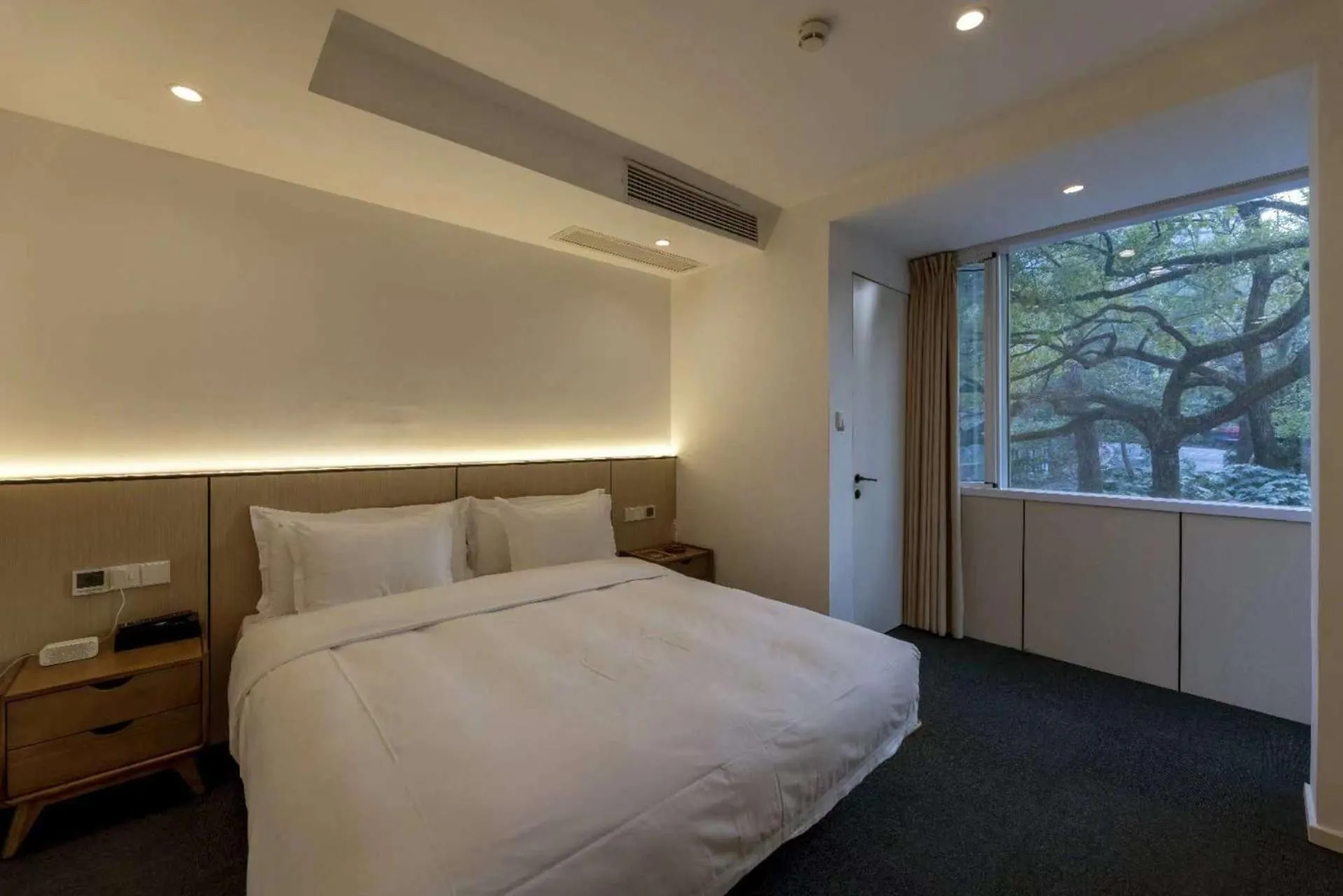 Bed in Aventree Hotel