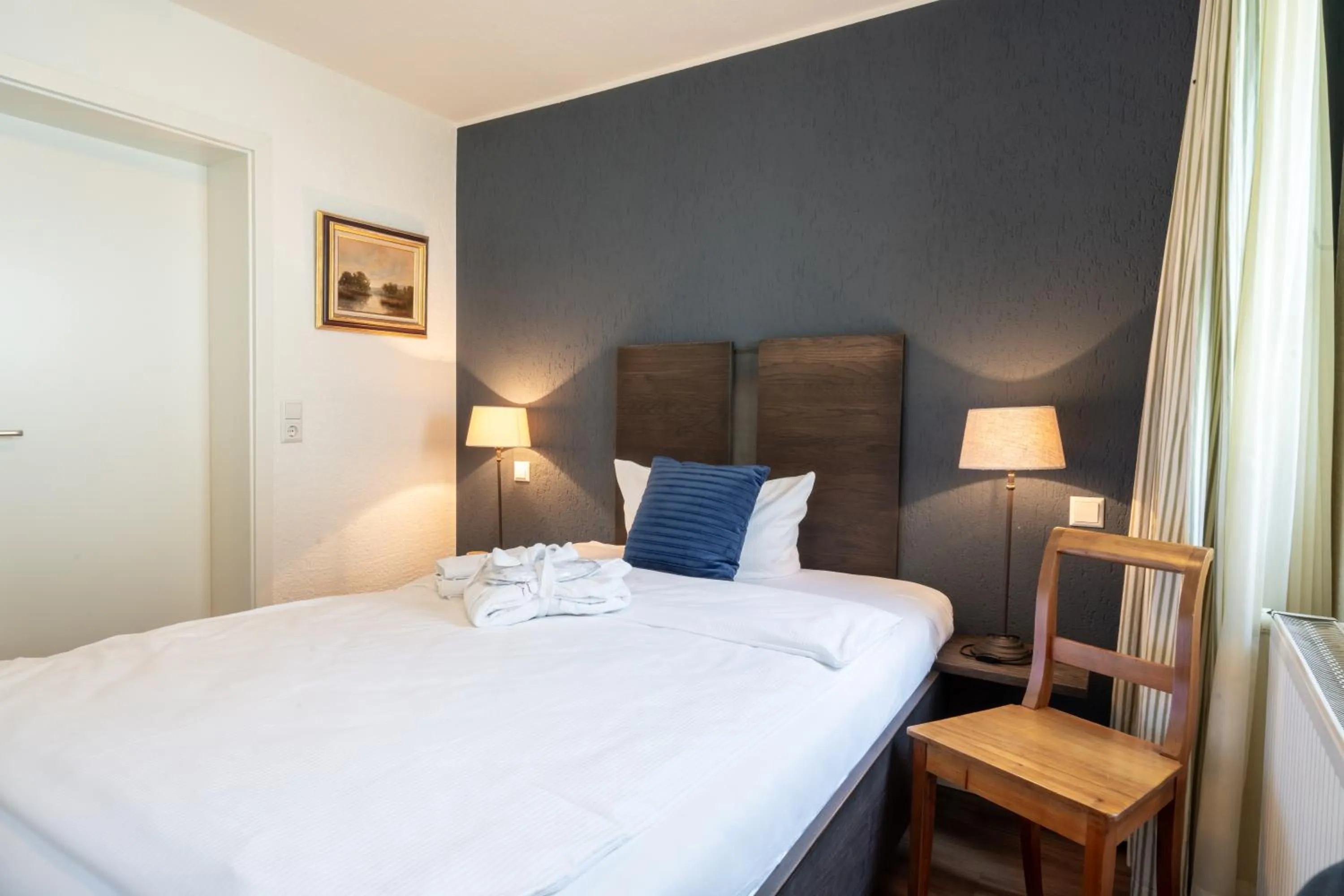 Bedroom, Bed in Hotel am Fischmarkt