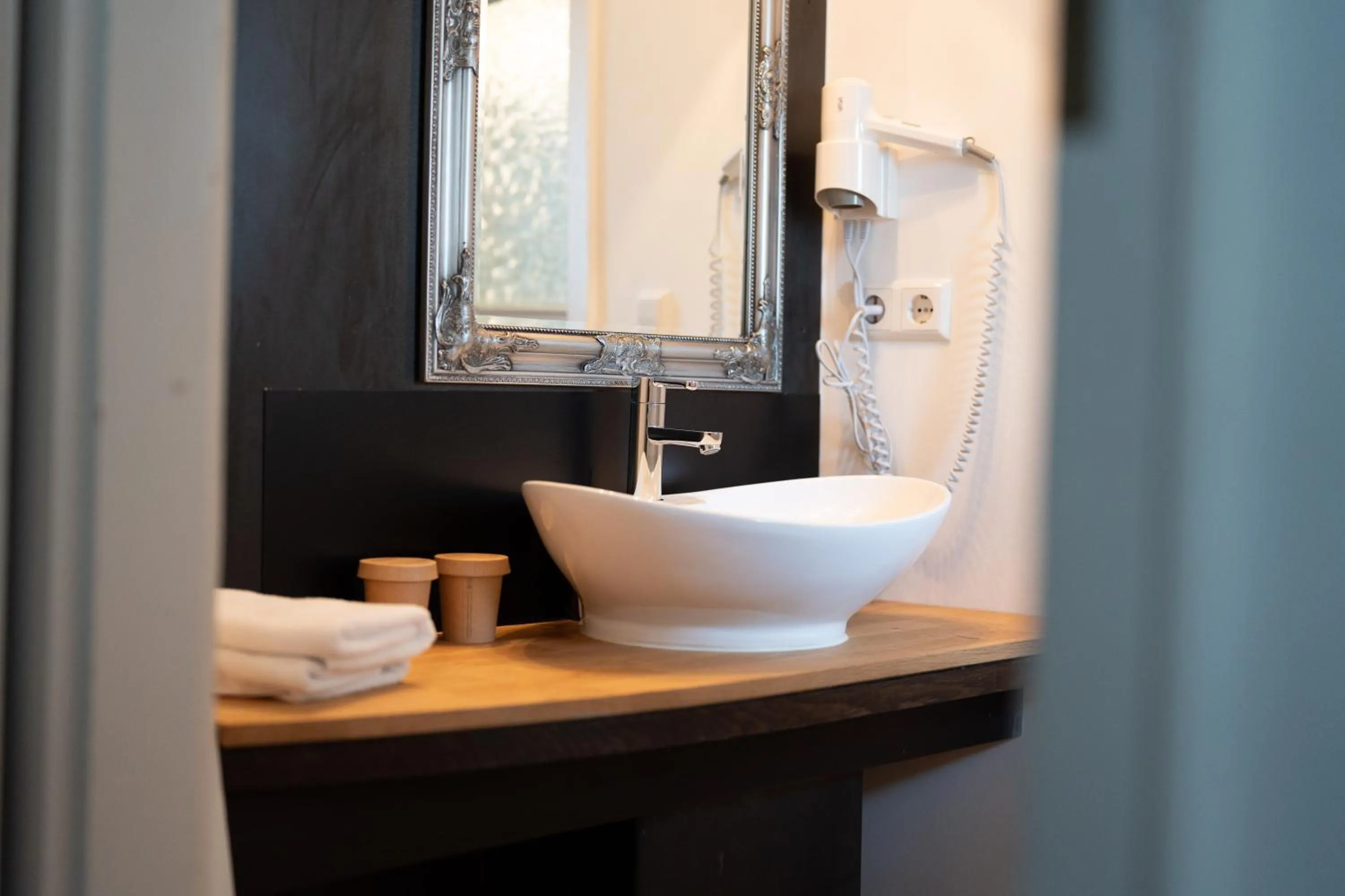 Photo of the whole room in Hotel am Fischmarkt