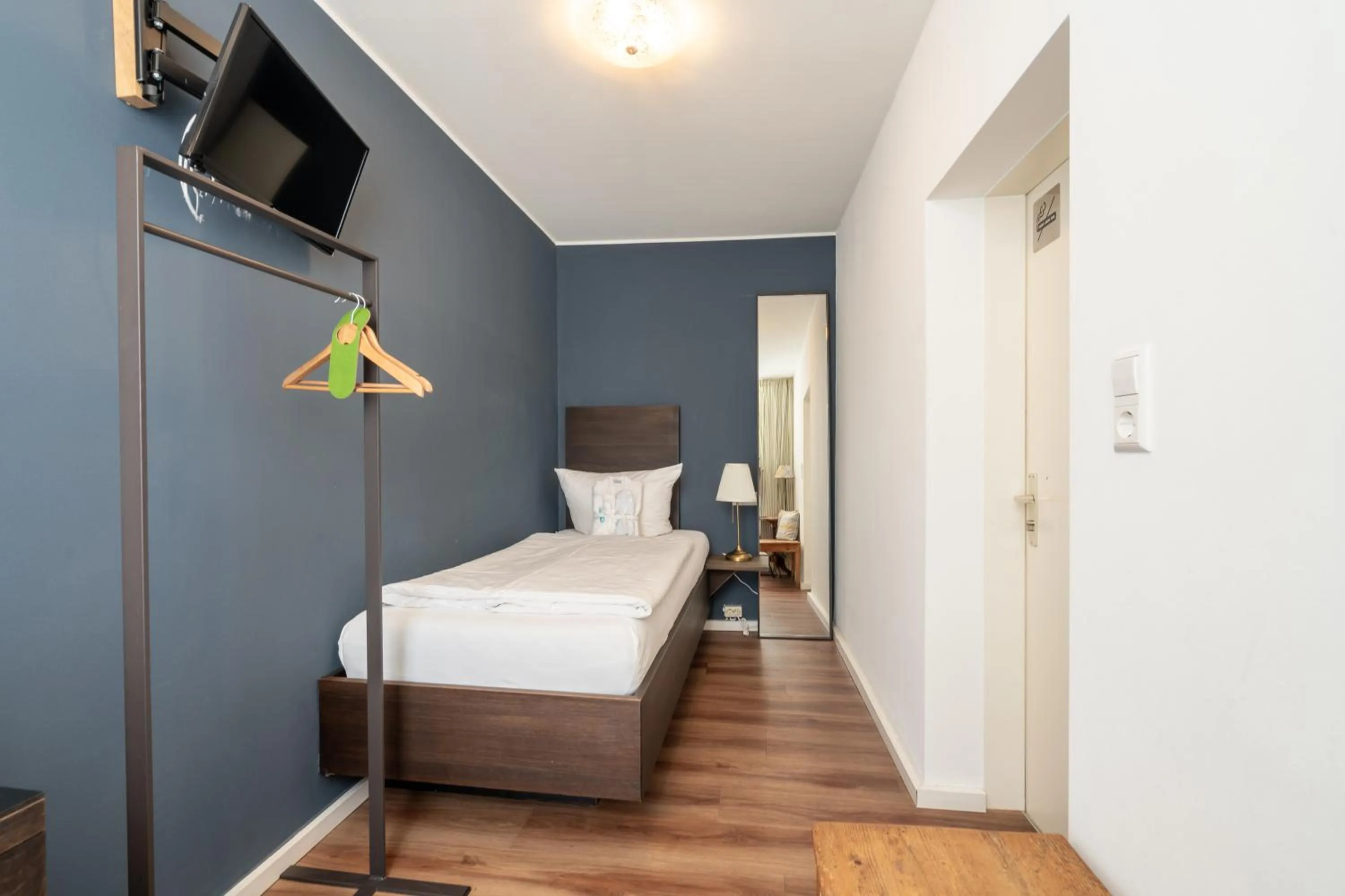 Photo of the whole room, Bed in Hotel am Fischmarkt