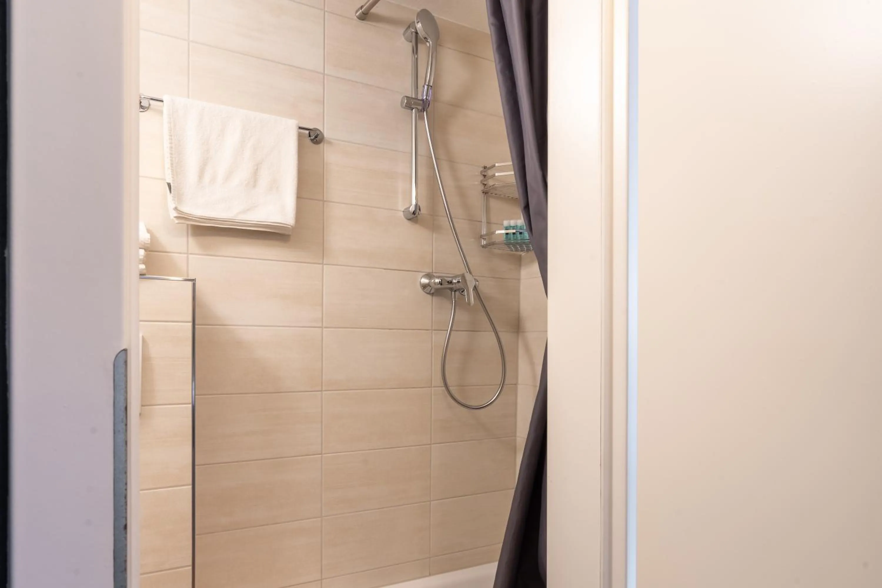 Shower in Hotel am Fischmarkt