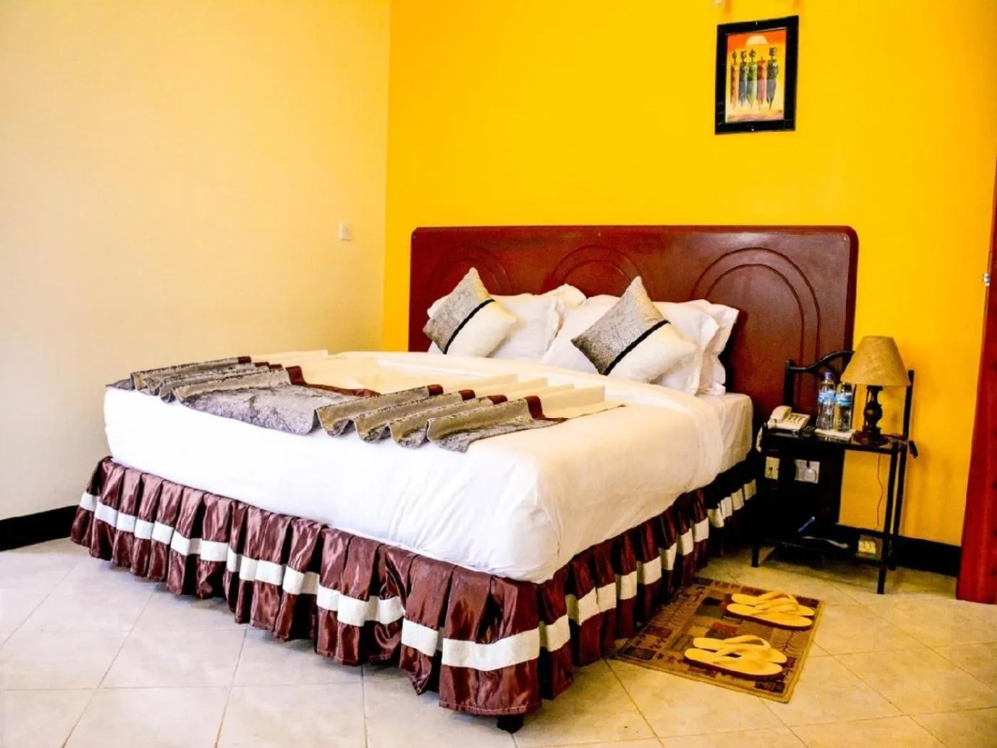 Bed in Crest Safari Lodge Bed and Breakfast