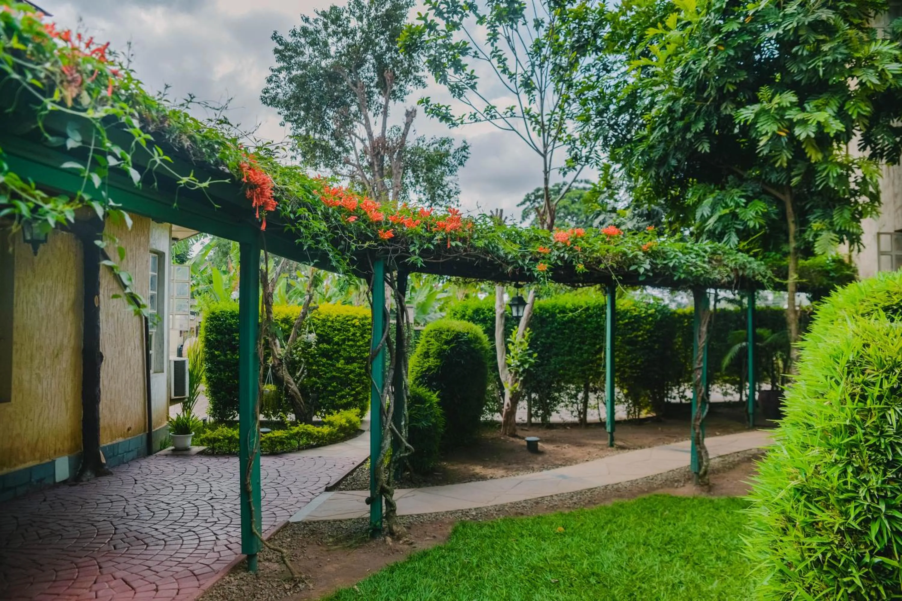 Property building in Crest Safari Lodge Bed and Breakfast