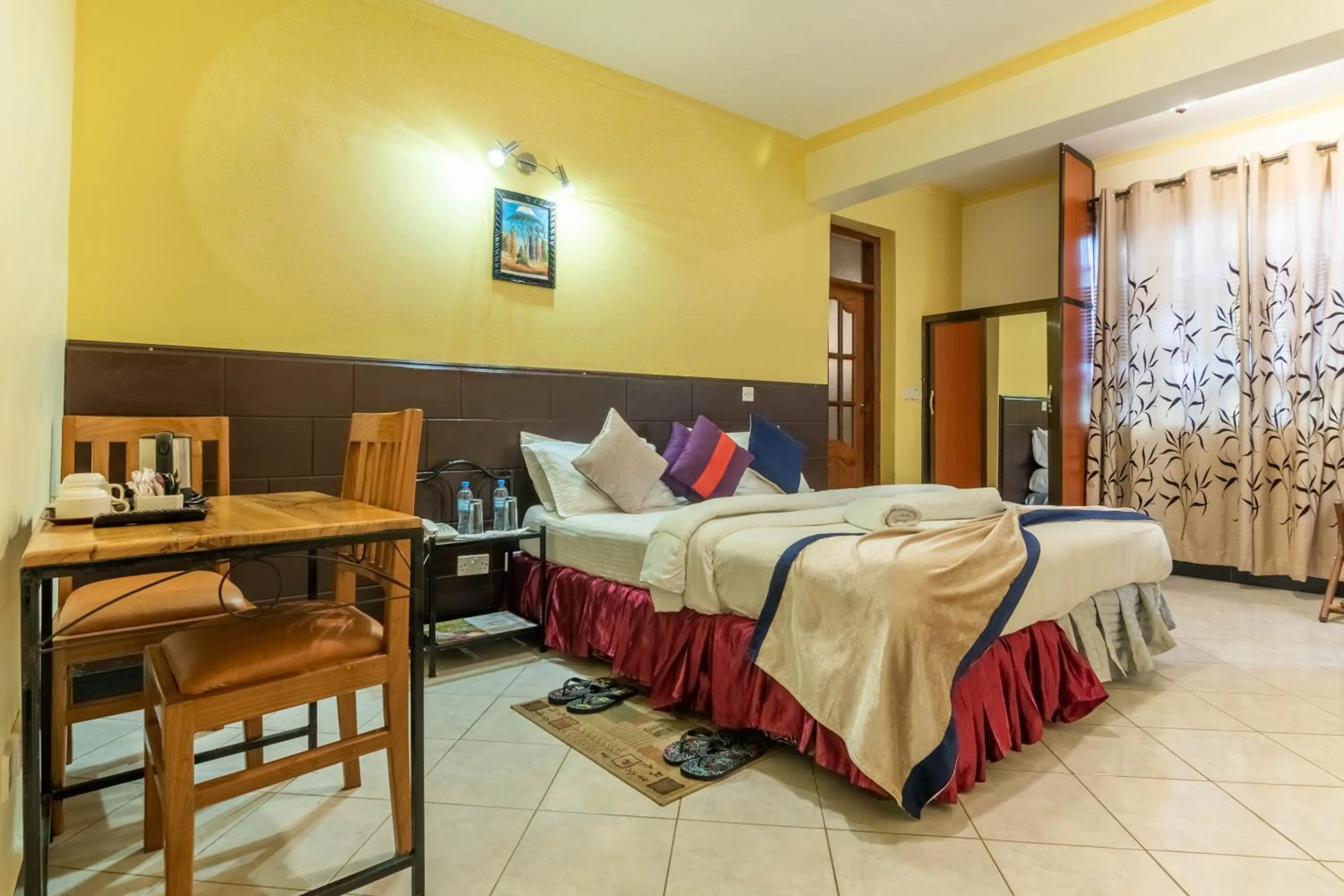 Bedroom in Crest Safari Lodge Bed and Breakfast