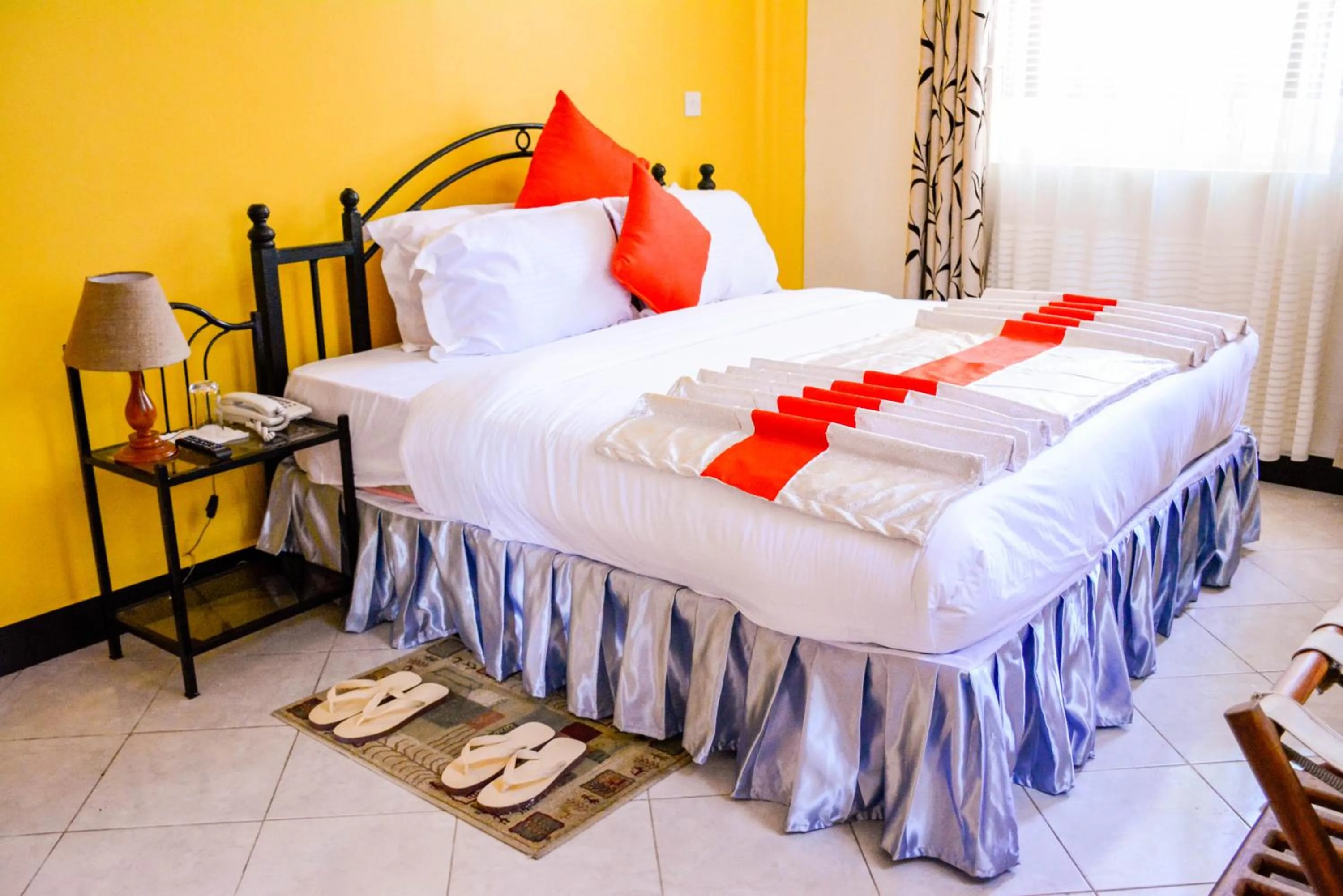 Bed in Crest Safari Lodge Bed and Breakfast