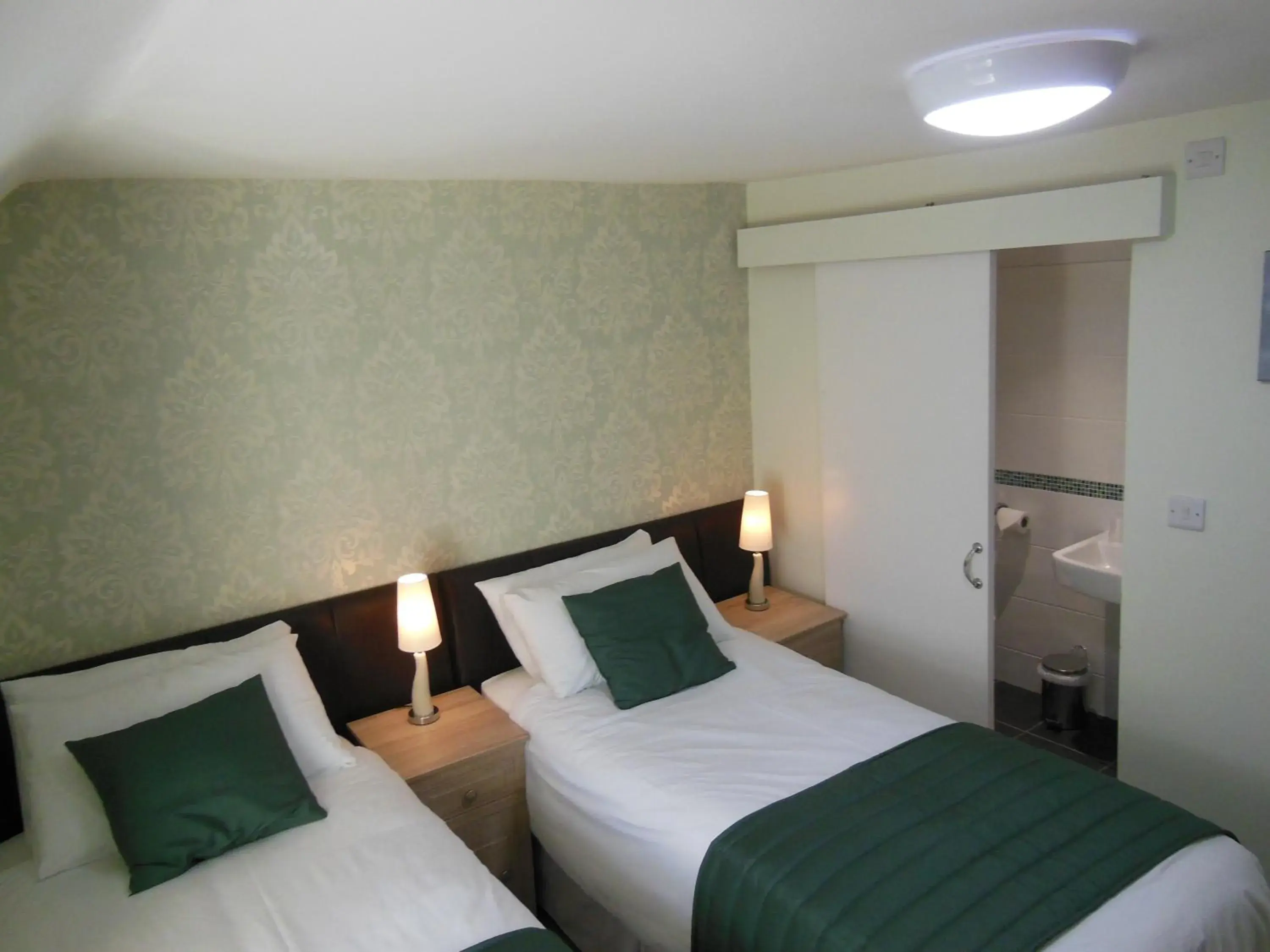 Twin Room with Shower in Y Giler Arms Twin Room with Shower in Y Giler Arms