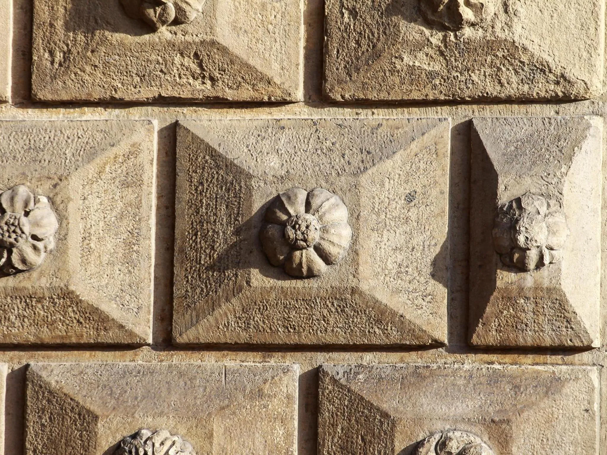 Property building in Casa Isolani Luxury Rooms Piazza Maggiore 1