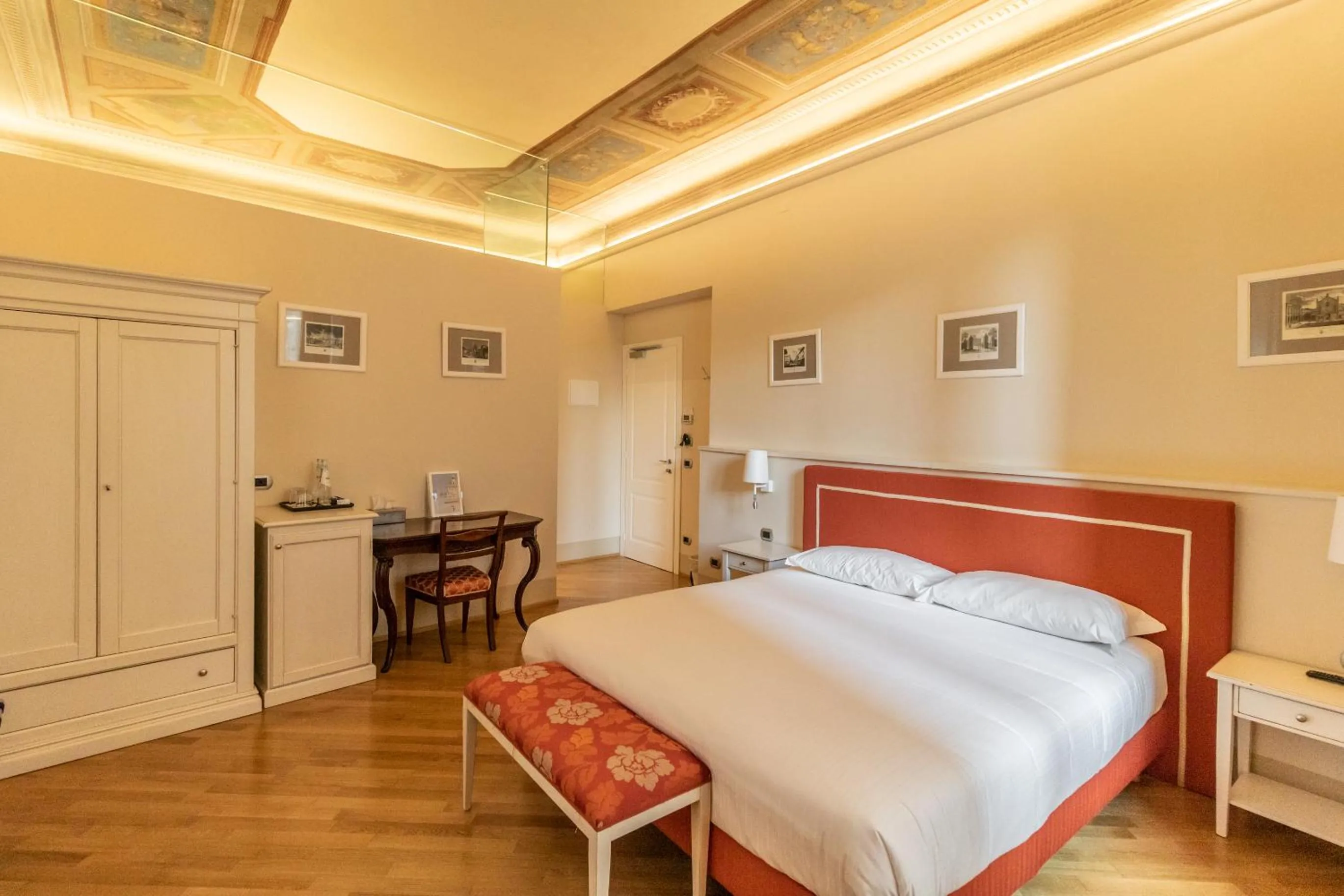 Bed in Casa Isolani Luxury Rooms Piazza Maggiore 1