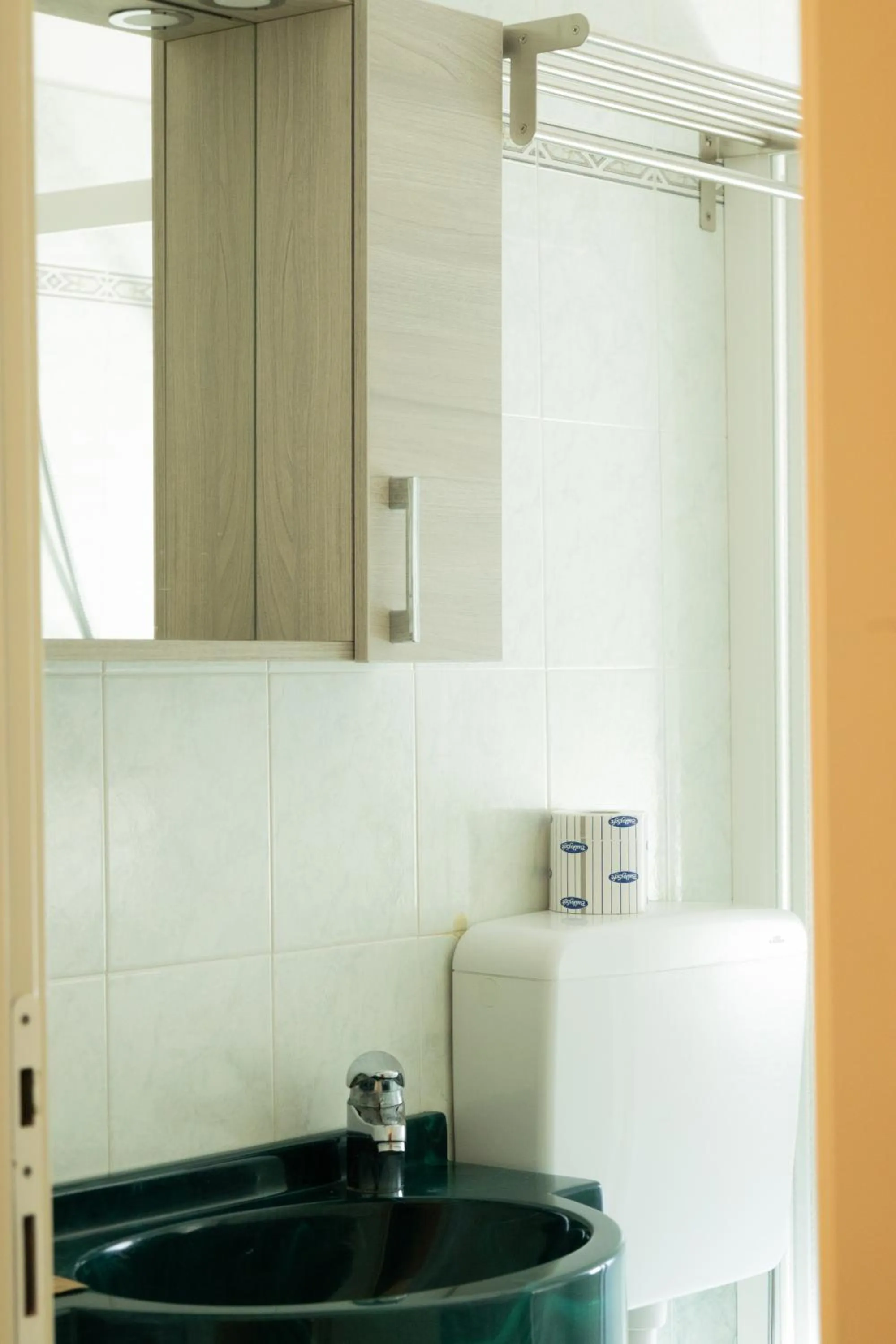 Bathroom in California Pastry Hotel