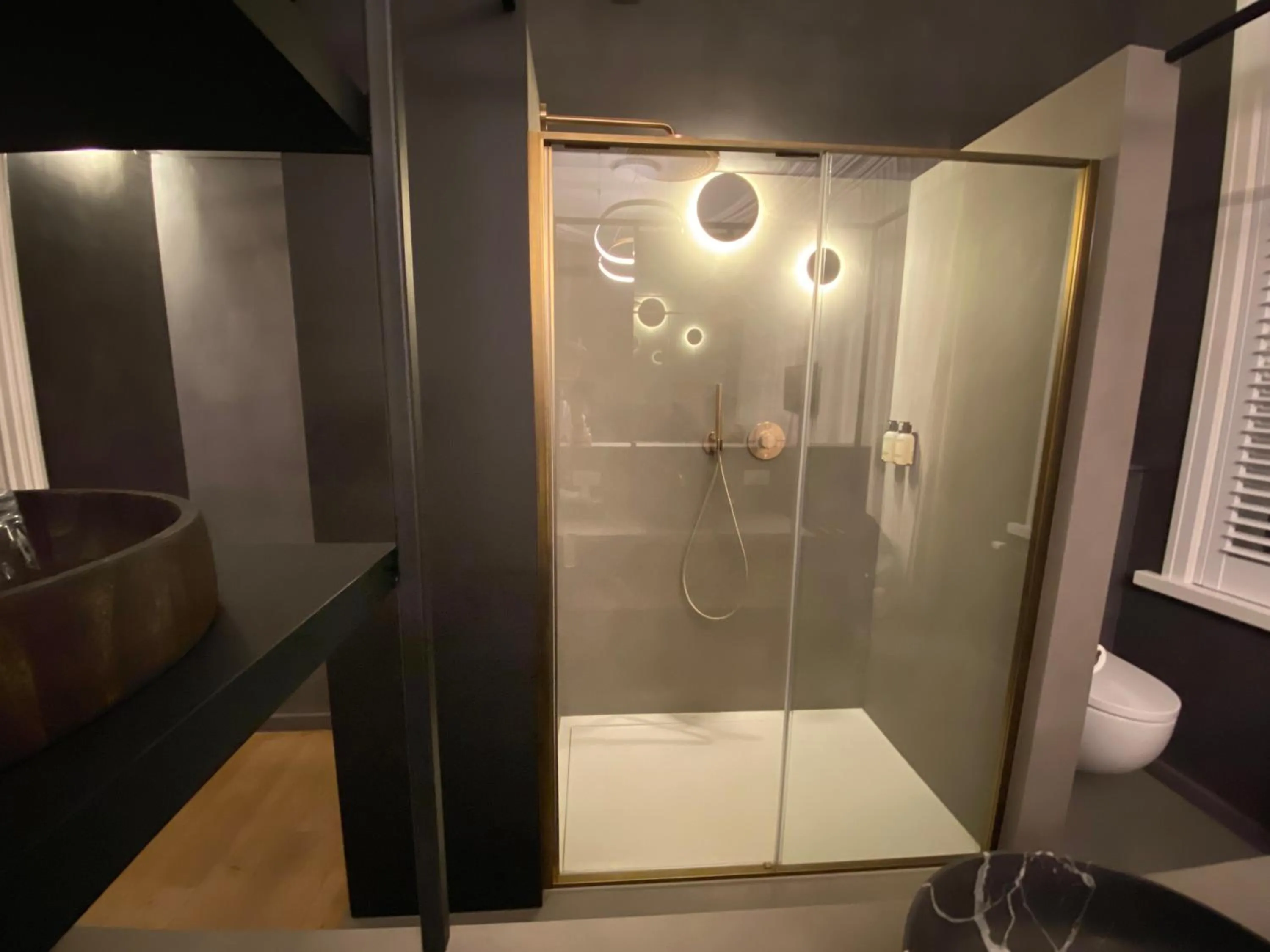 Shower in Amato-Brugge