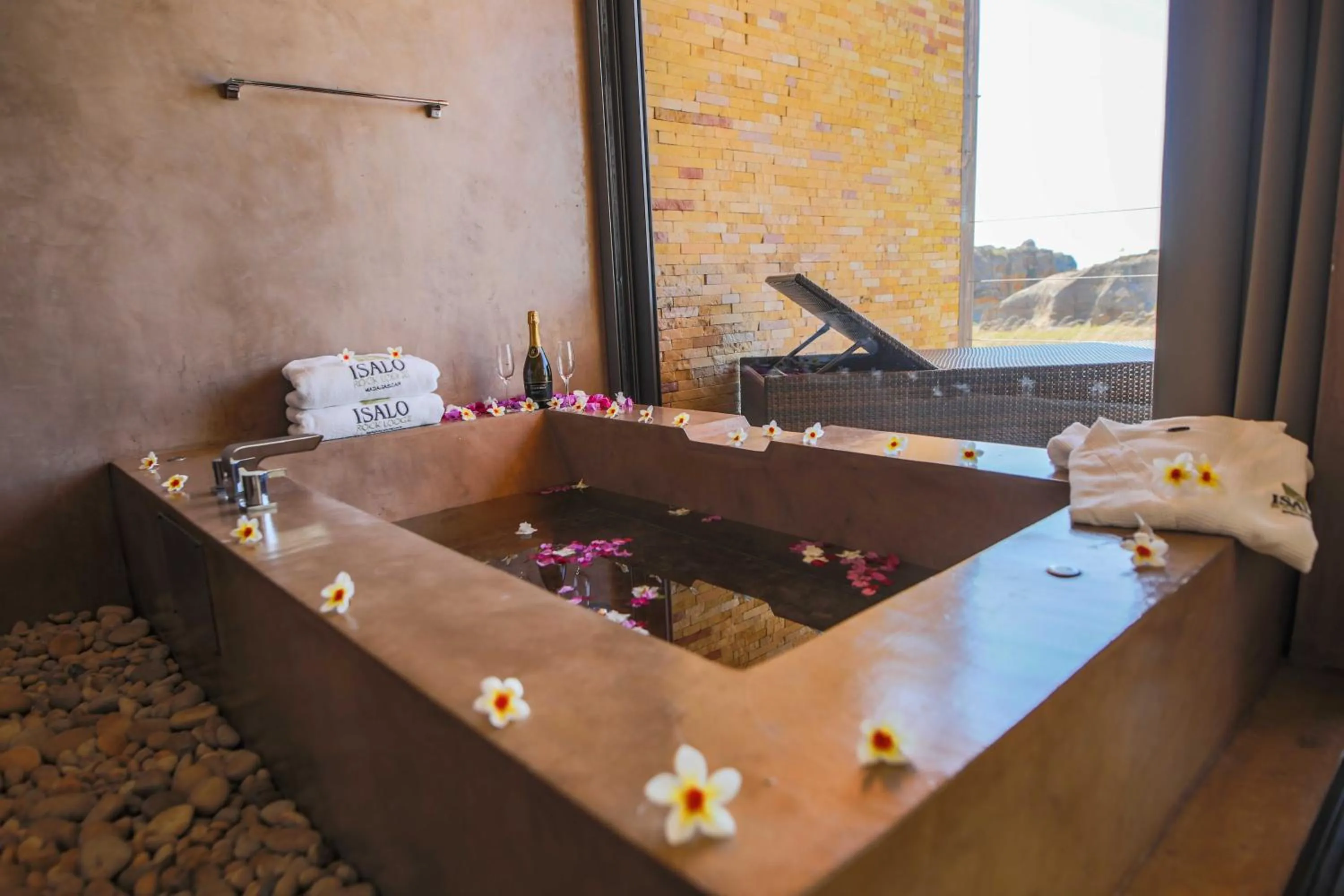 Bath in Isalo Rock Lodge