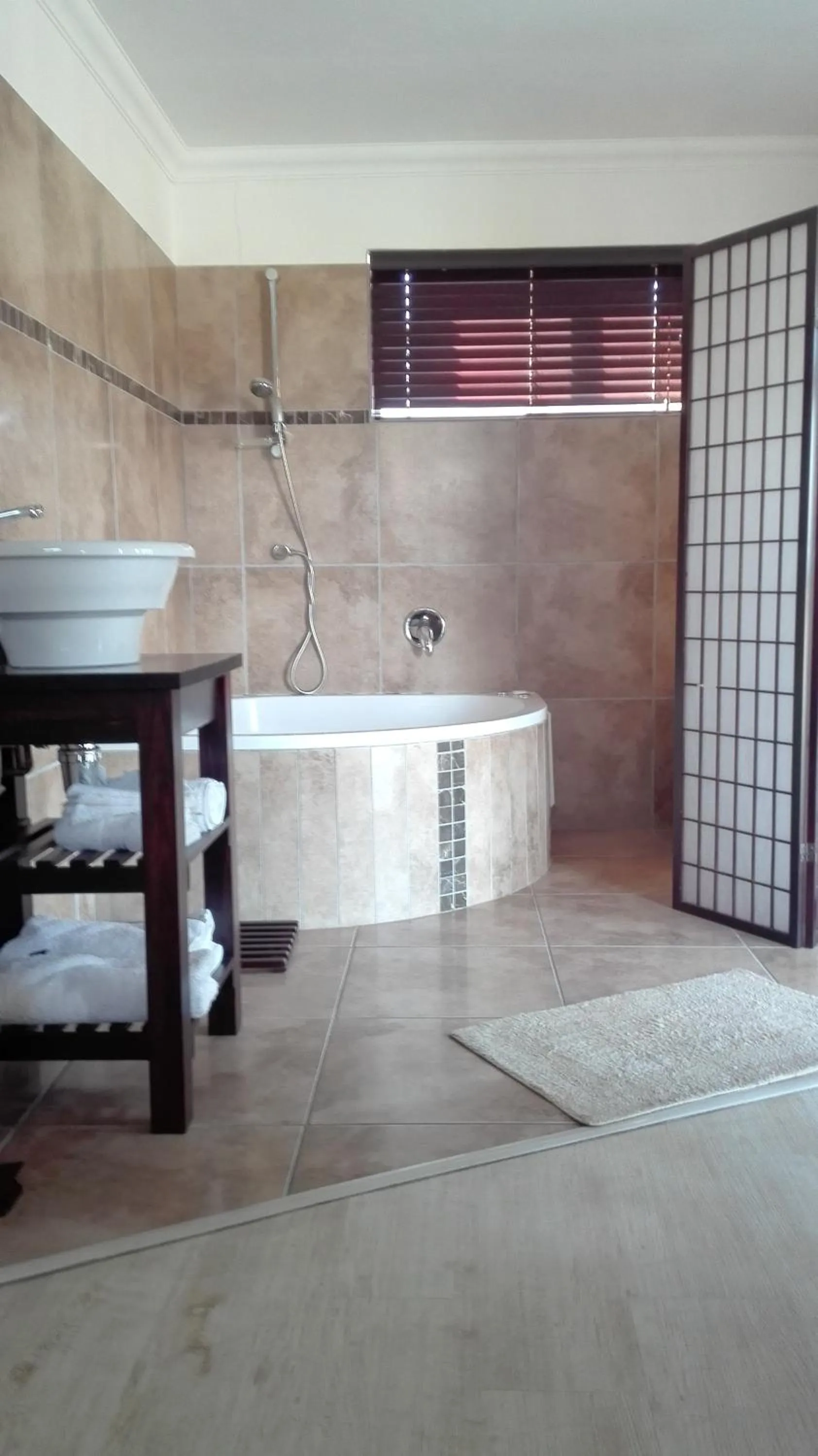 Bathroom, Bed in Beulahland Guesthouse