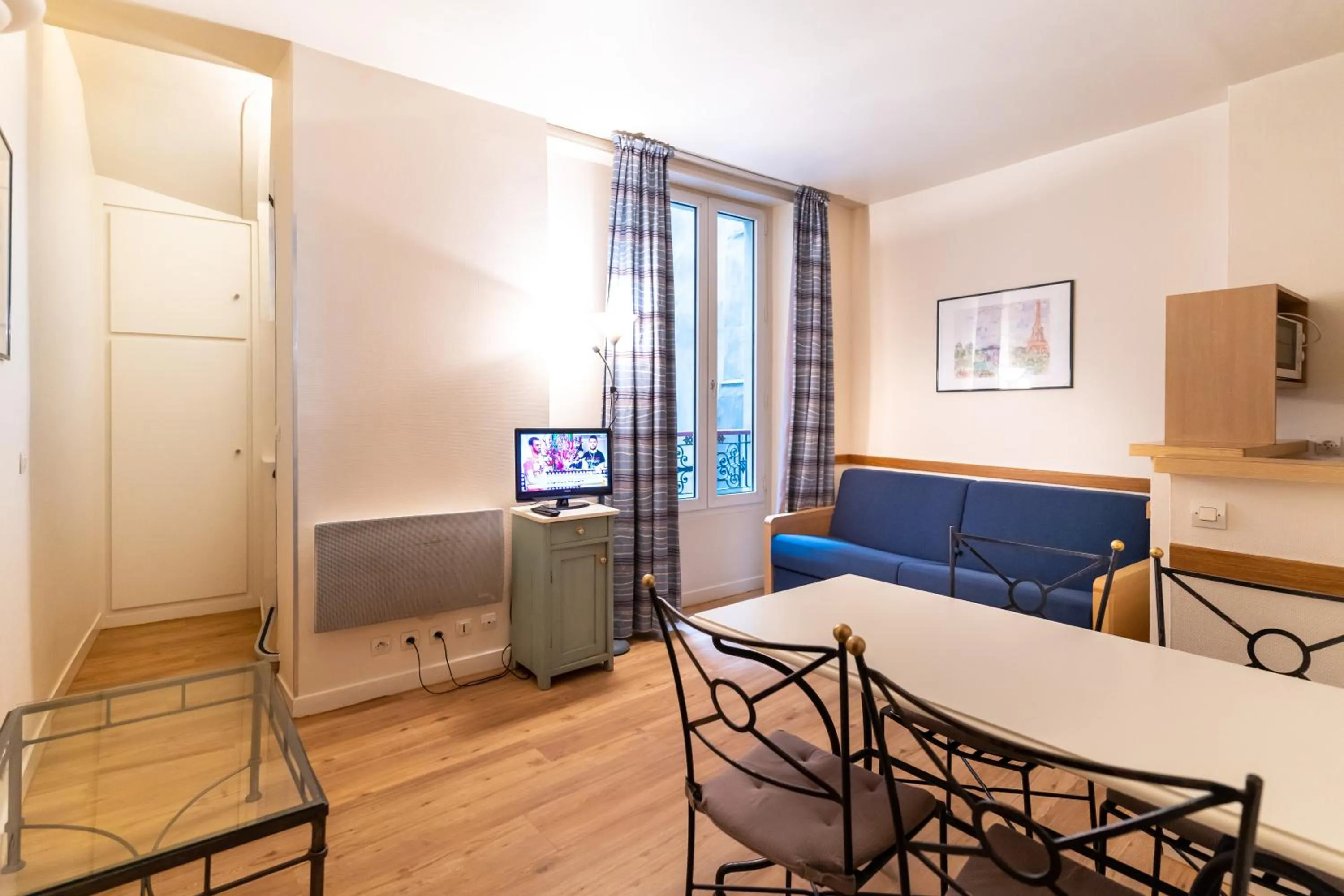 Living room in Hôtel Capfun Le Saint Germain, Paris