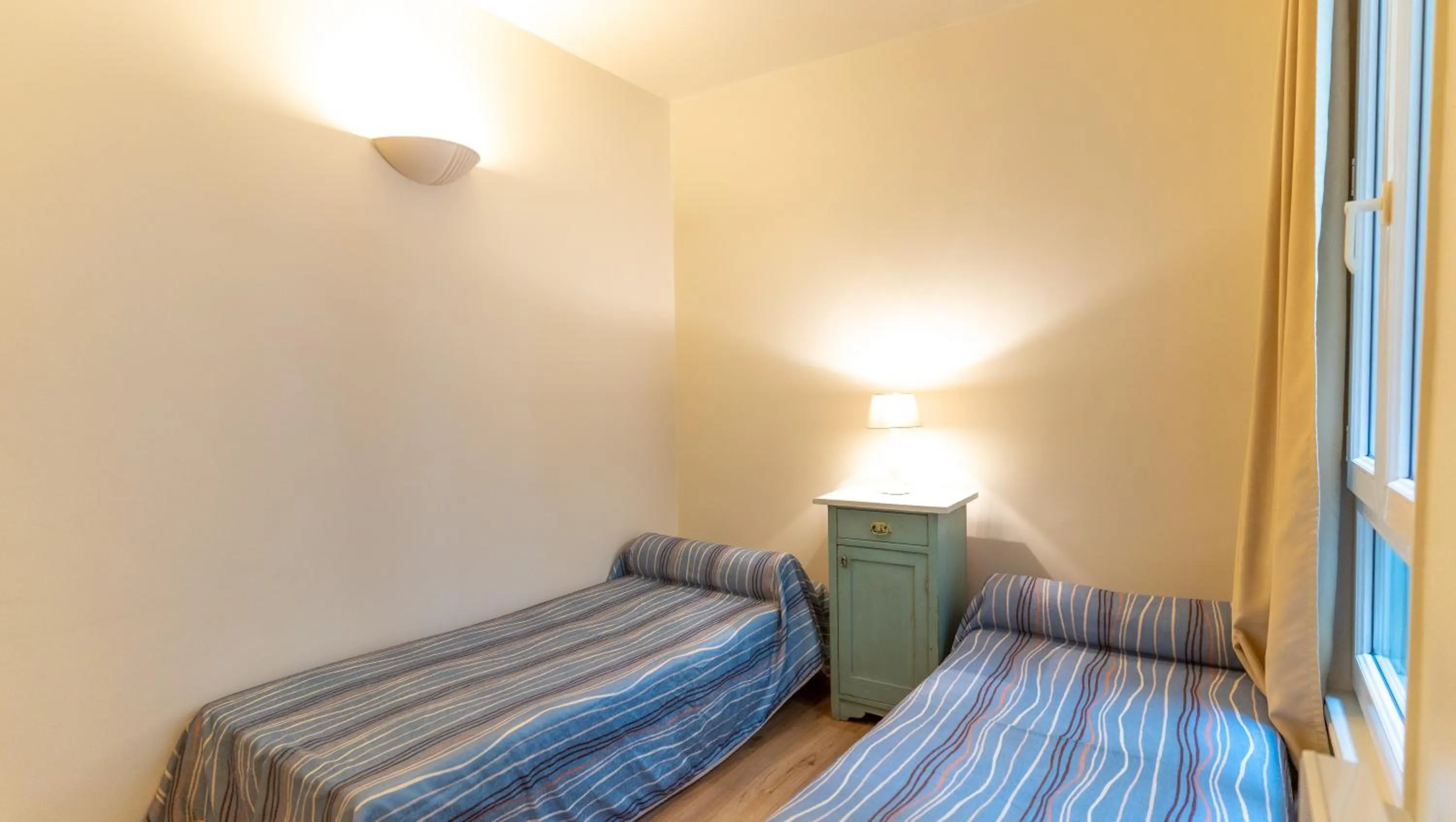 Photo of the whole room, Bed in Hôtel Capfun Le Saint Germain, Paris