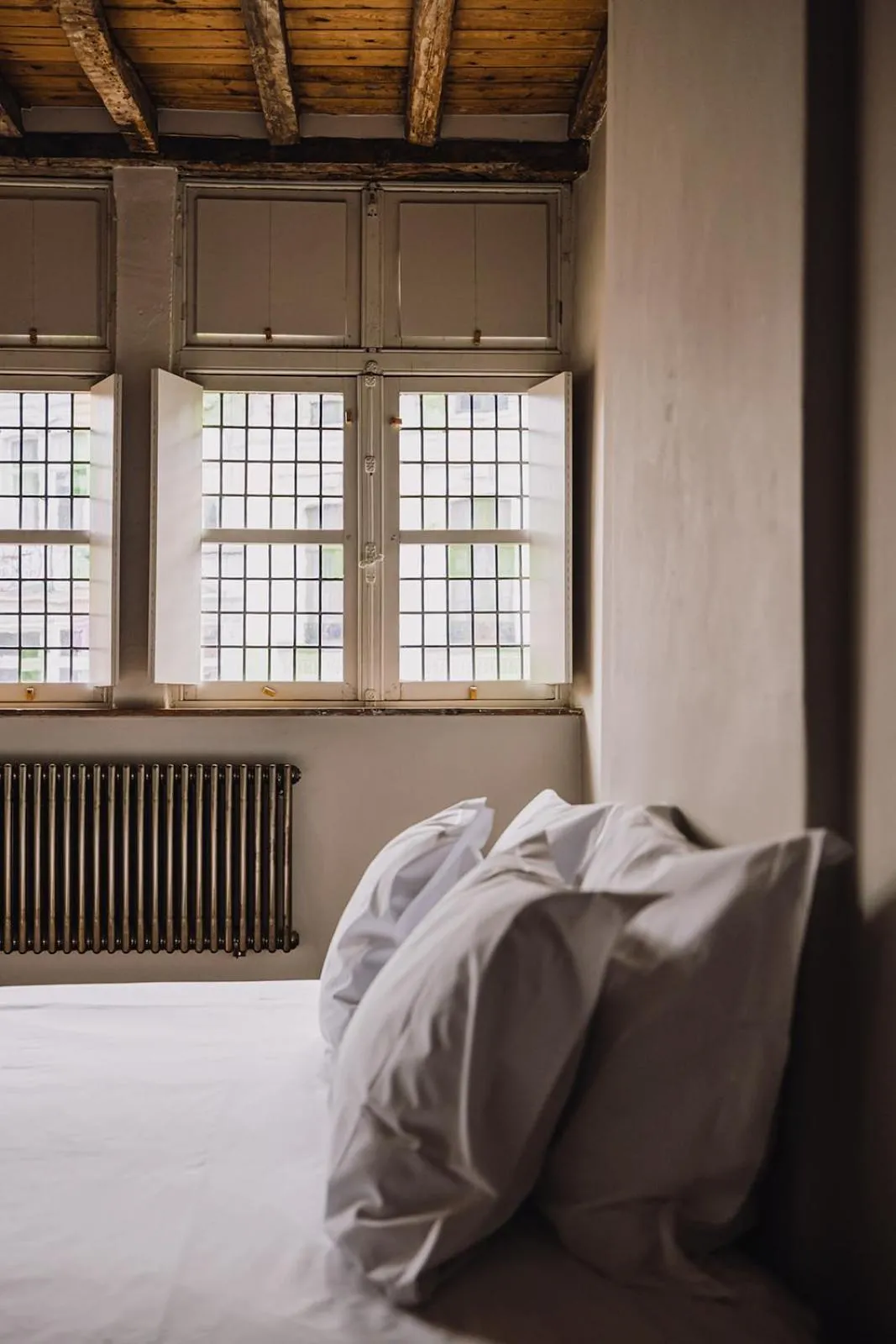 Bed in Burgstraat 8