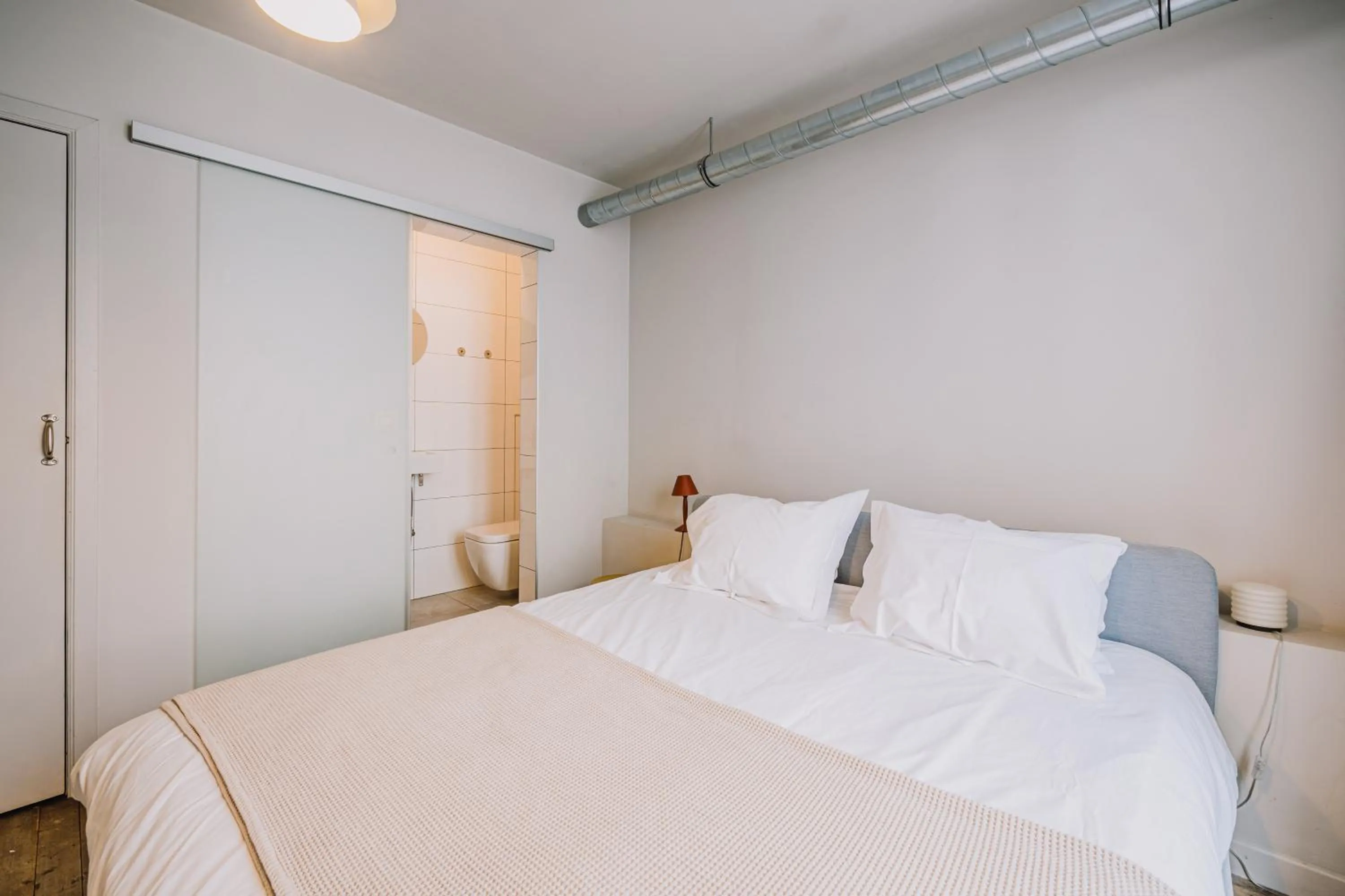Bed in Burgstraat 8