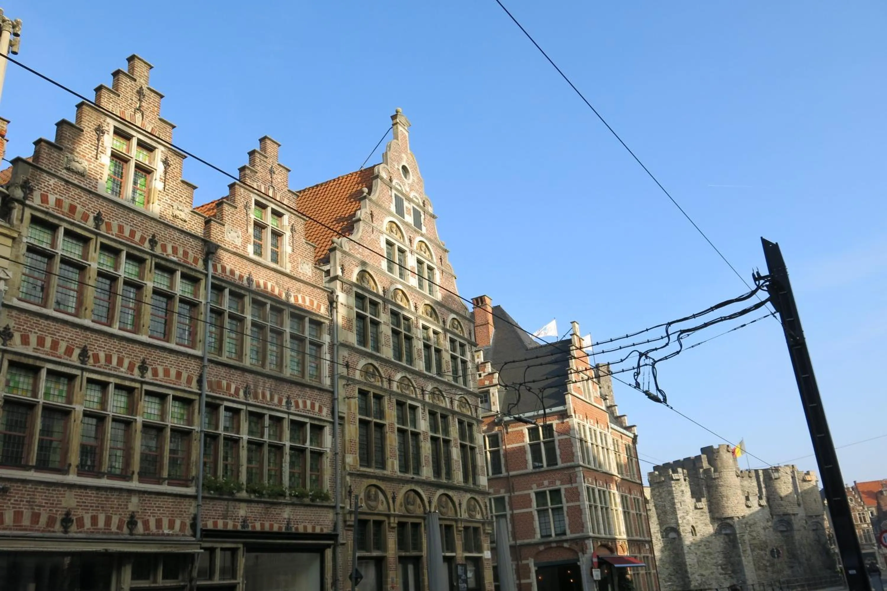 Facade/entrance in Burgstraat 8
