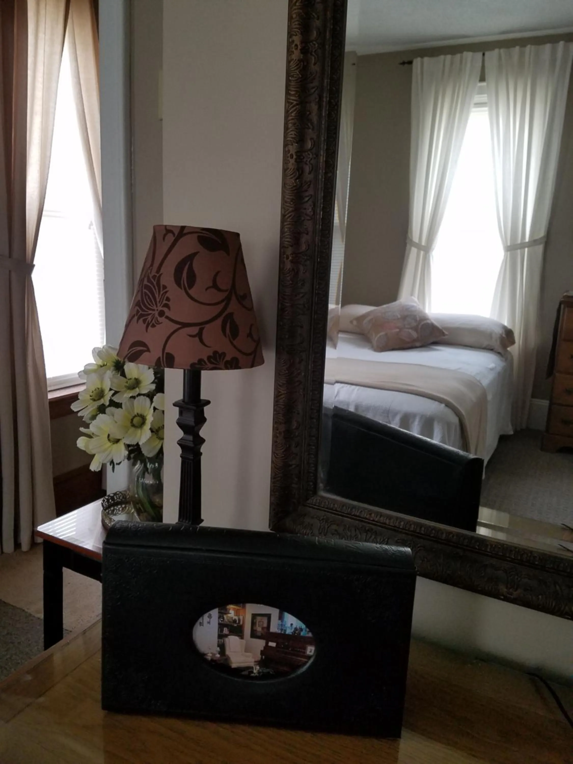 Decorative detail, Bed in Carraway Guest House