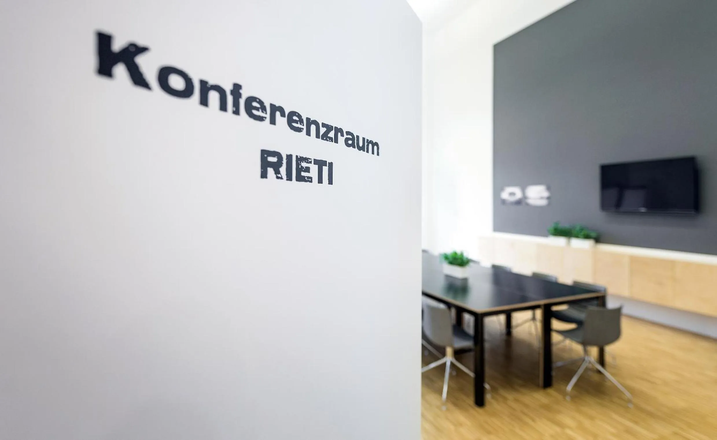 Meeting/conference room in moveINN