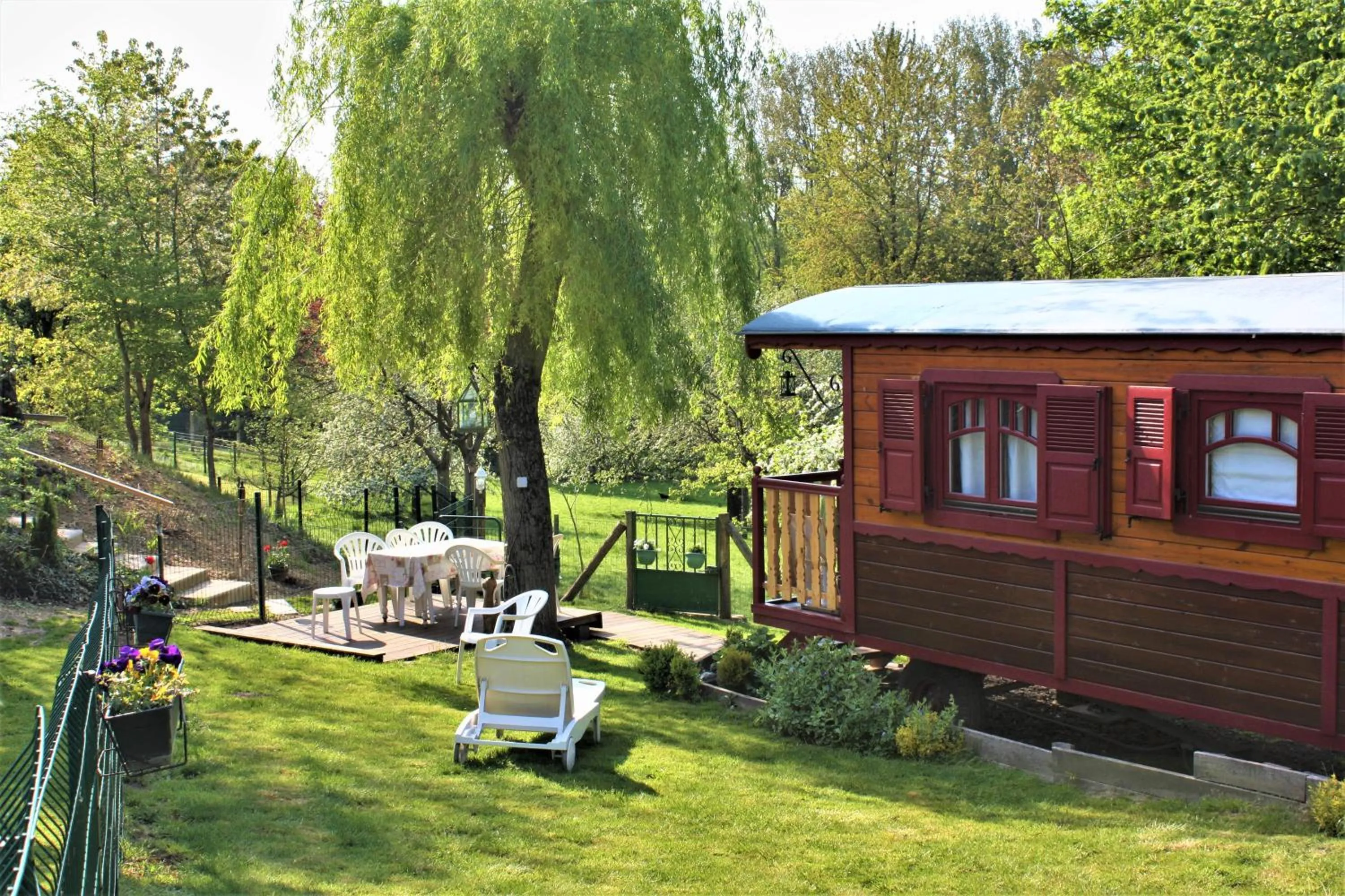 Garden in La Gypsy Caravan
