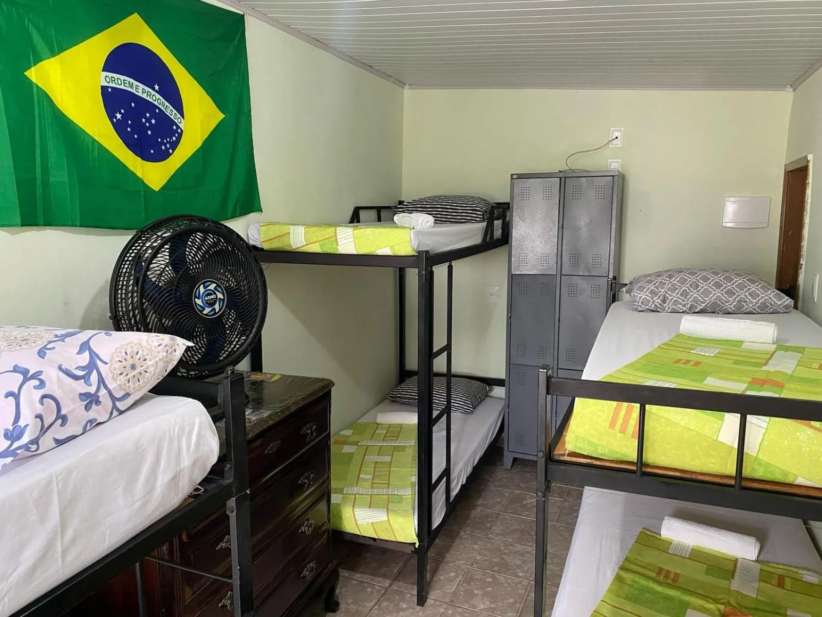 Quarto Masculino Compartilhado Santa Teresa Barra Glória Em cobertura