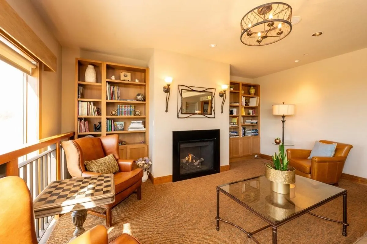 The Lodge at Columbia Point