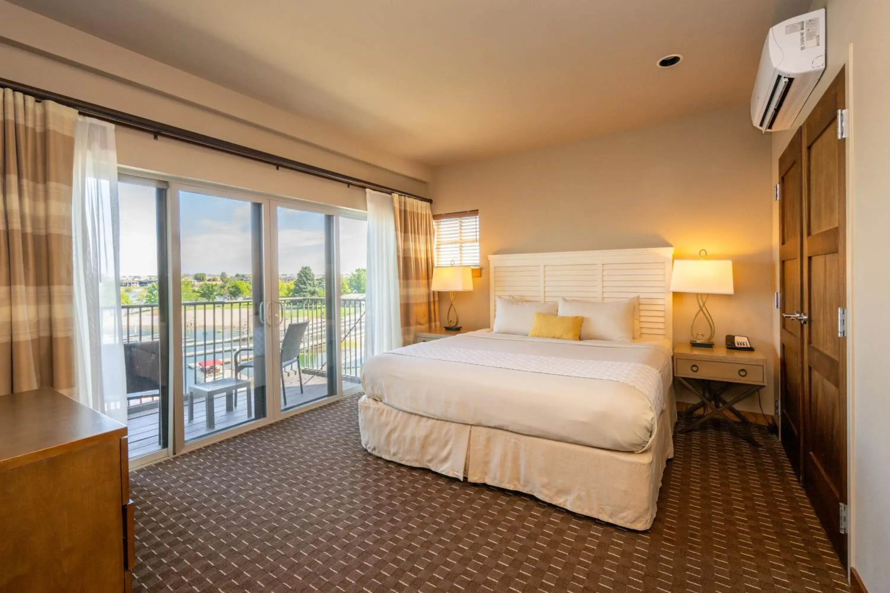 Bed in The Lodge at Columbia Point Bed in The Lodge at Columbia Point