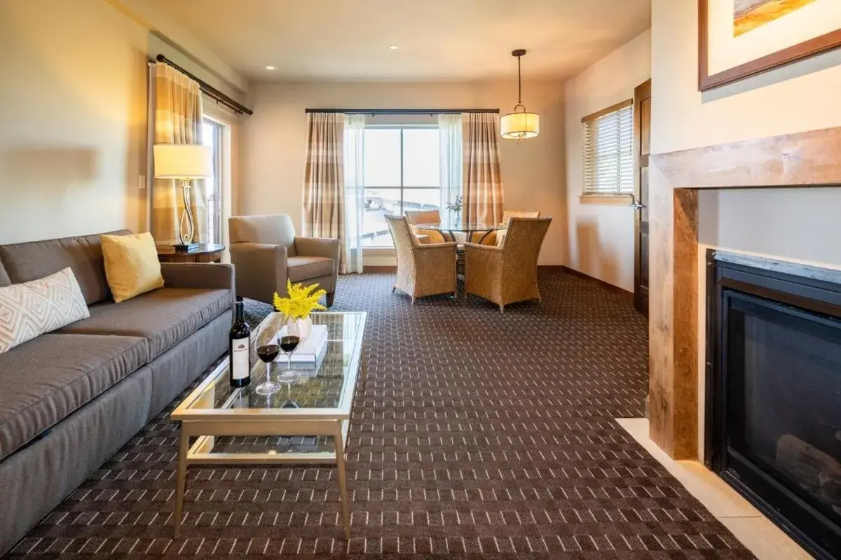 Living room in The Lodge at Columbia Point Living room in The Lodge at Columbia Point