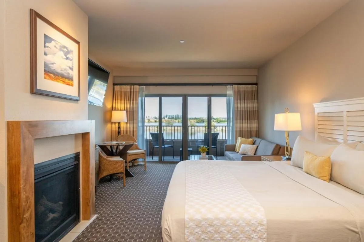 Bed in The Lodge at Columbia Point