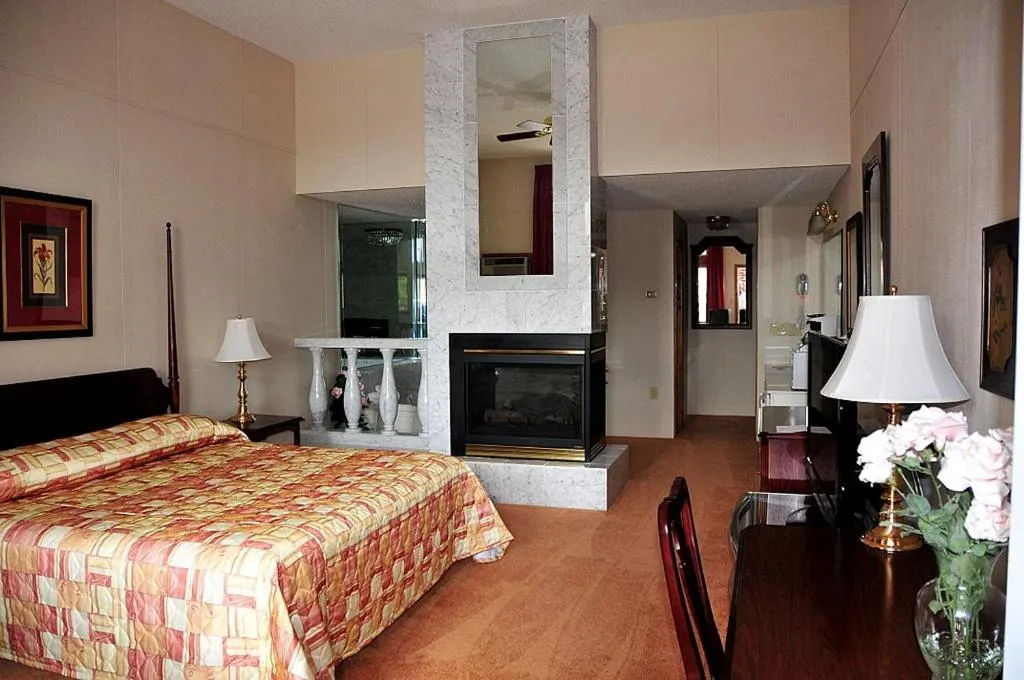 Bed in Lockport Inn and Suites