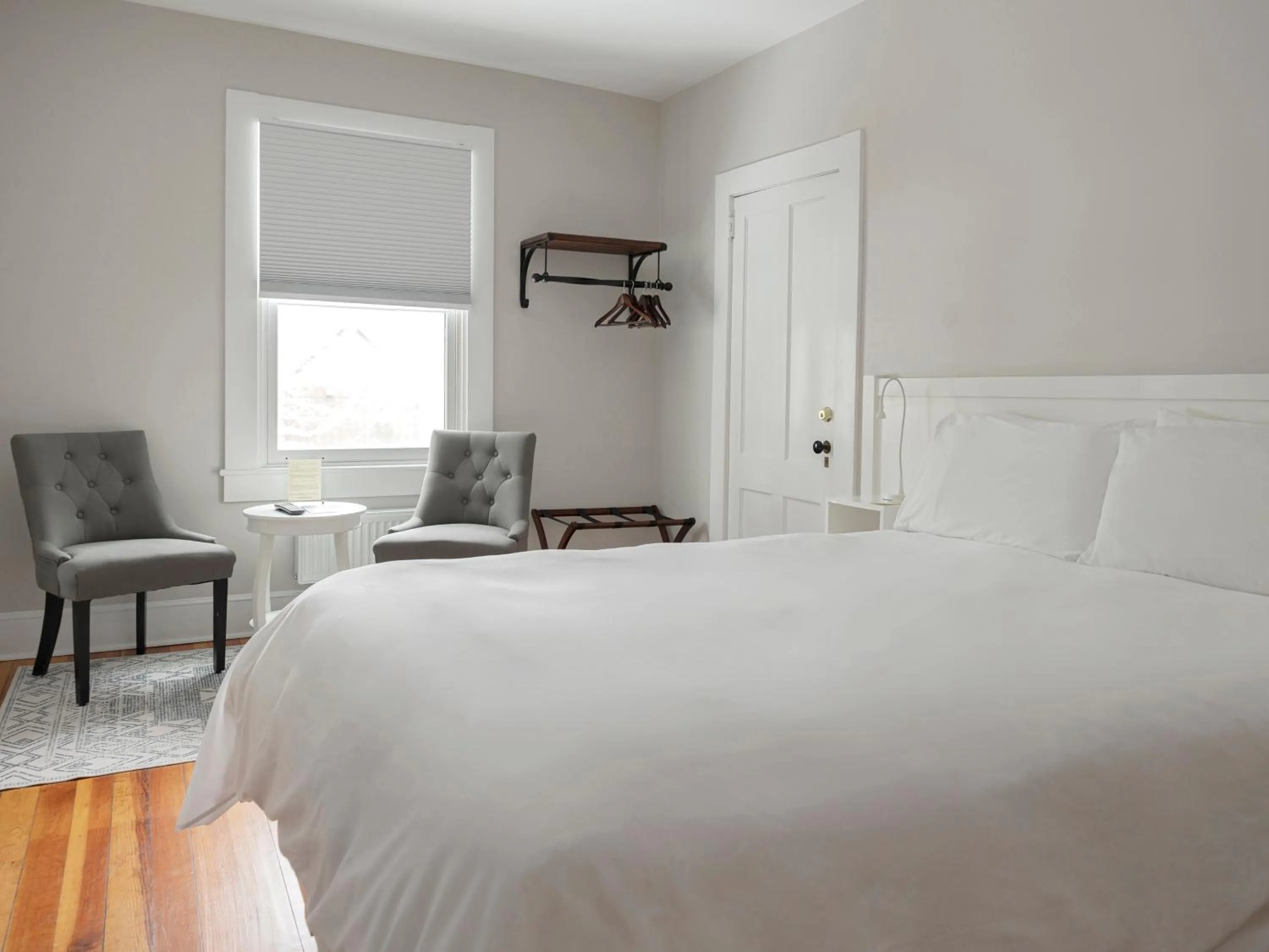 Bedroom, Bed in Lakehouse Inn