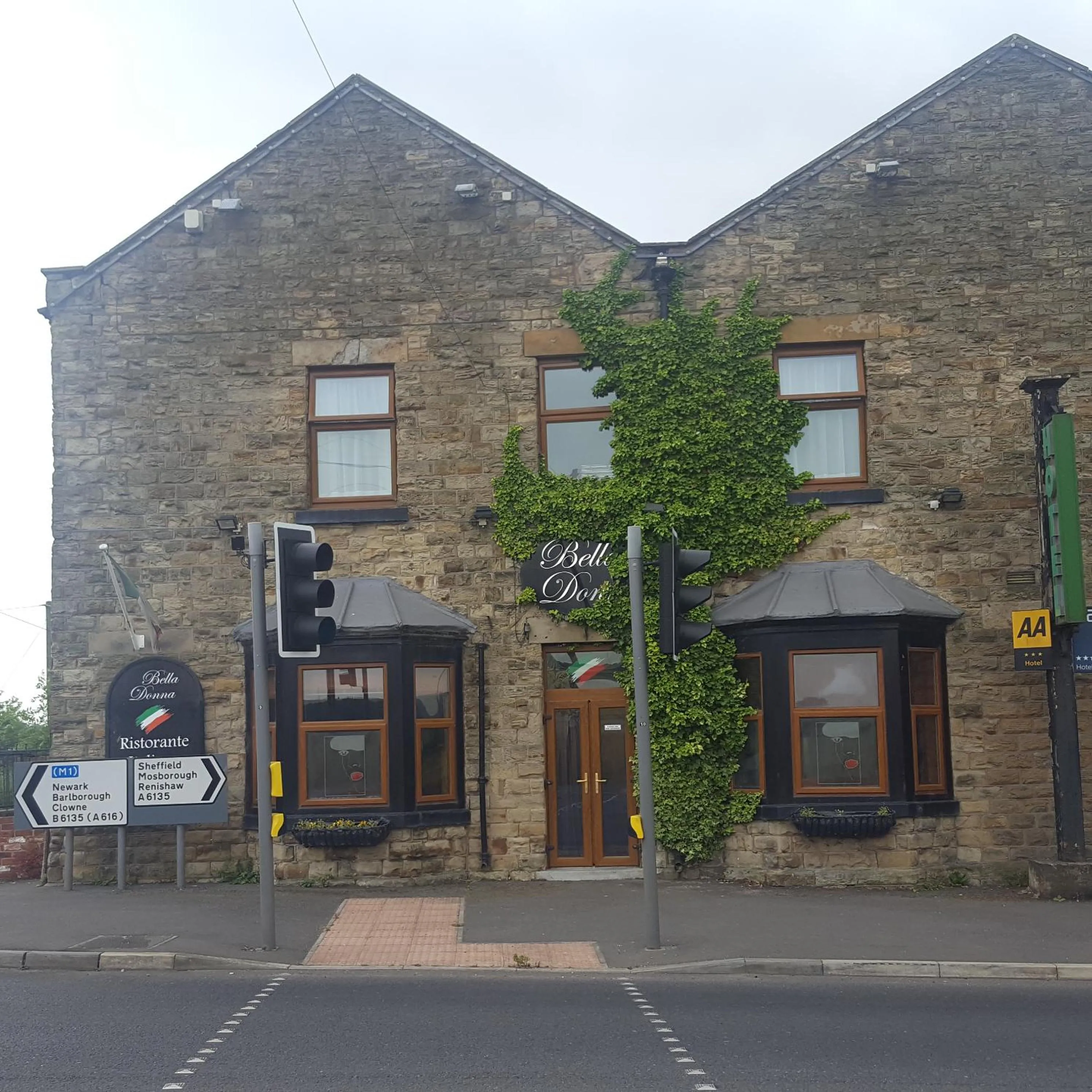 Restaurant/places to eat in The Renishaw Rooms