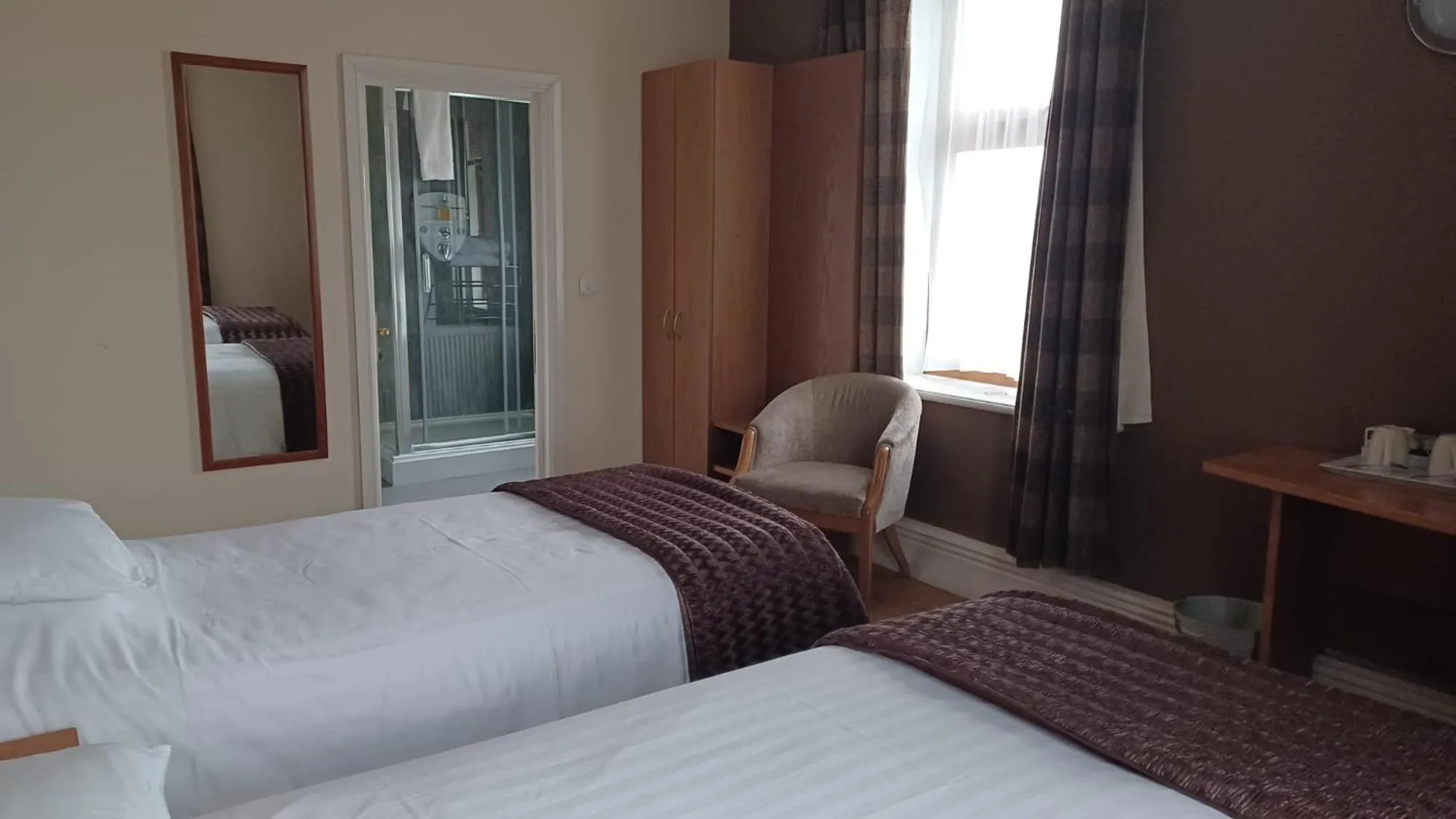 Bedroom, Bed in The Renishaw Rooms