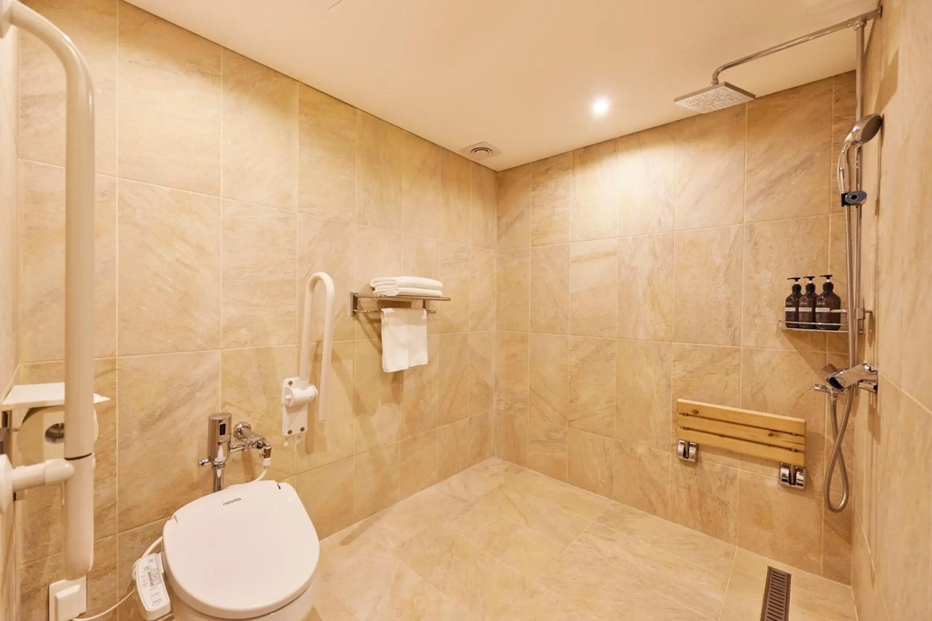 Shower in Hotel Uri& Shower in Hotel Uri&