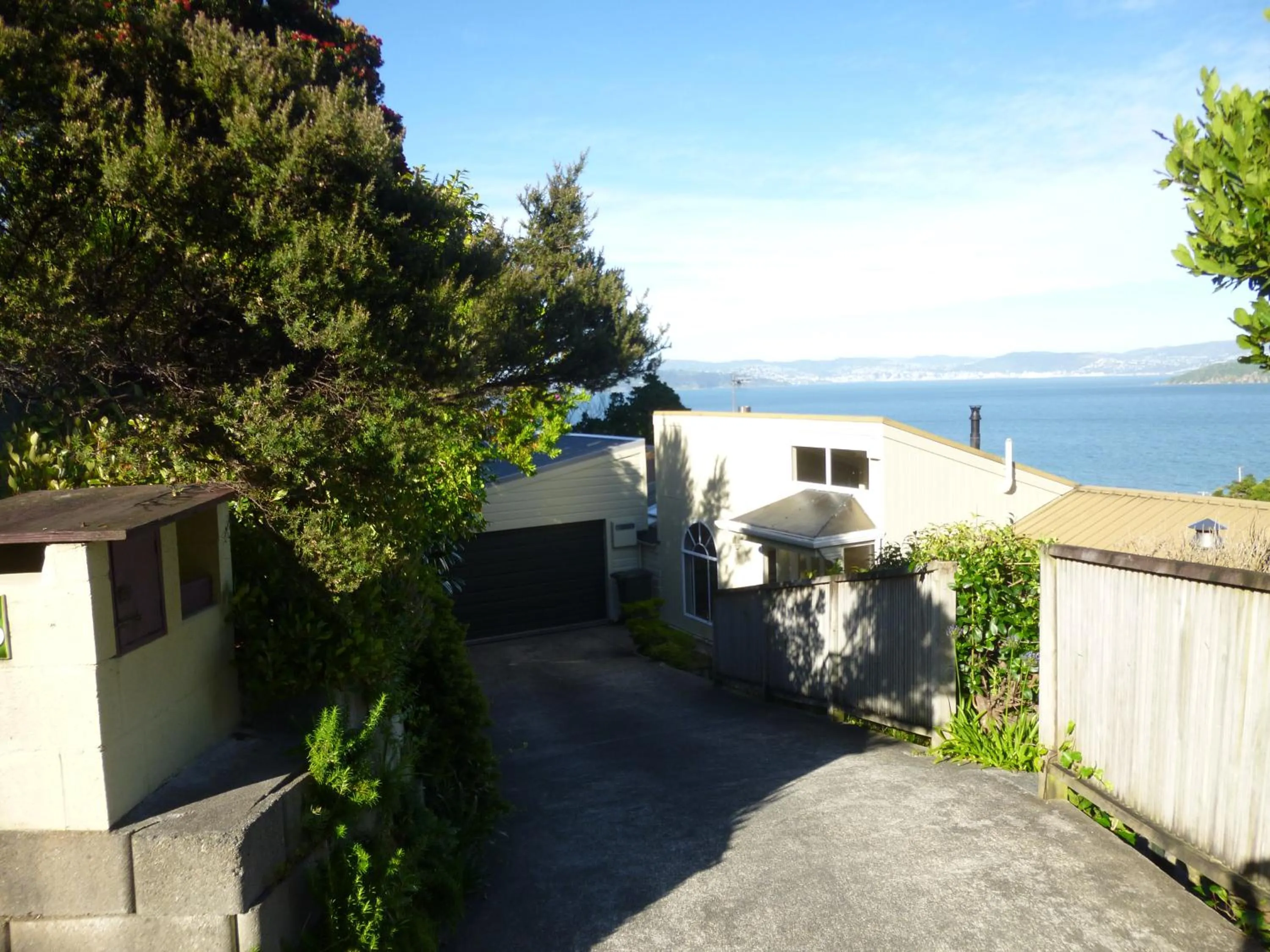 Facade/entrance in Breakaway at York Bay