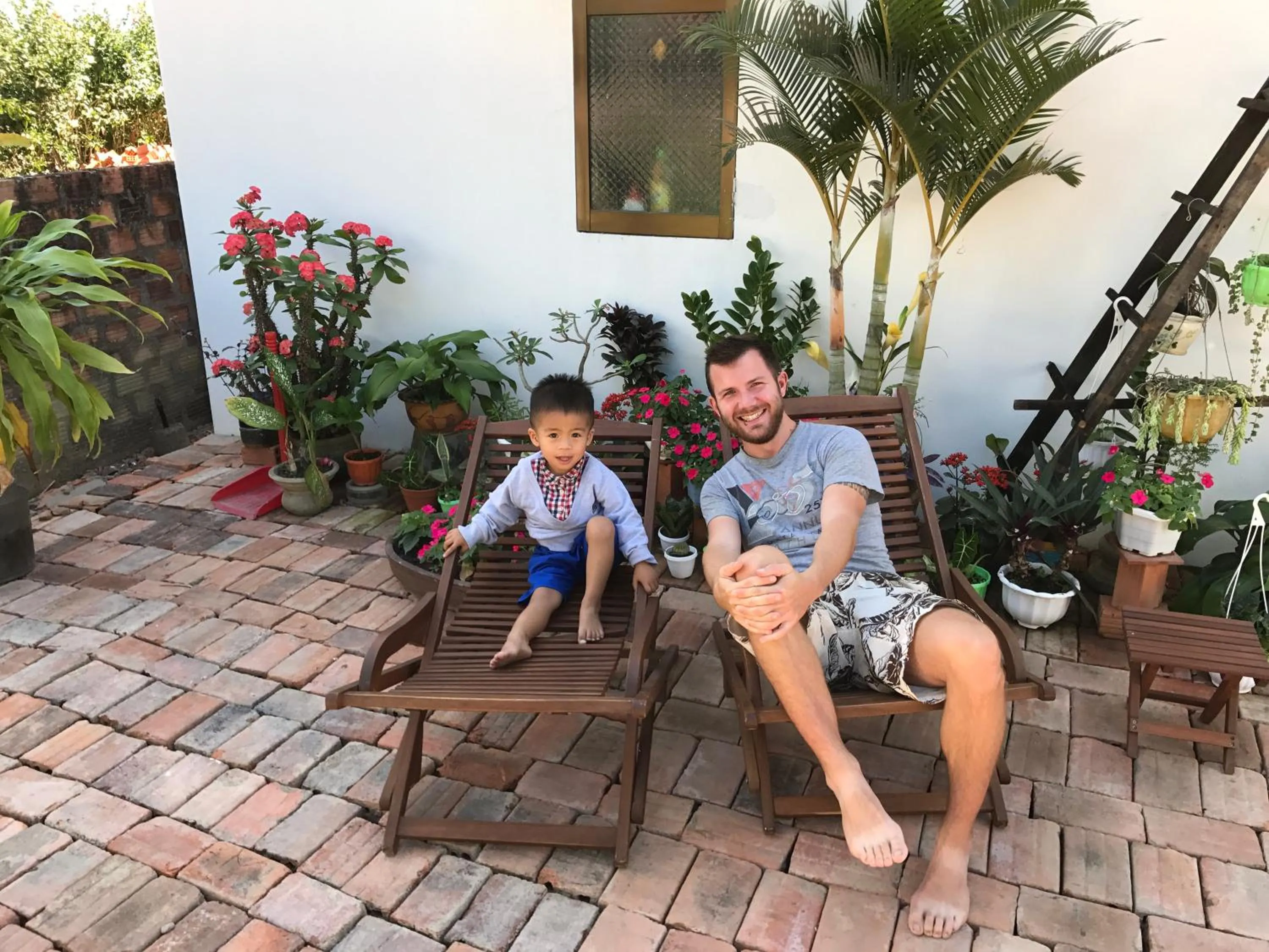 group of guests in Vietnam Phuot Real Home