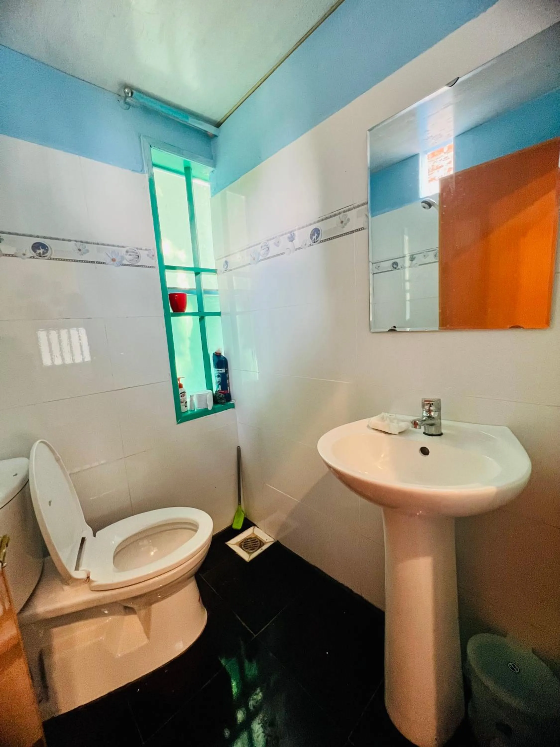 Toilet in Vietnam Phuot Real Home
